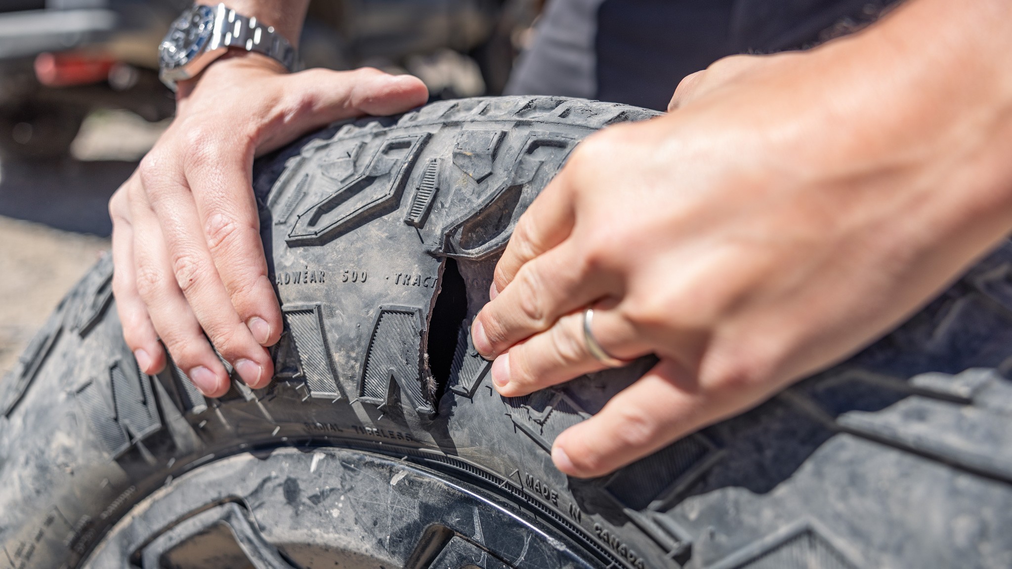 036 2024 toyota tacoma trd pro vs 2024 chevrolet colorado zr2 bison vs 2024 jeep gladiator mojave comparison test