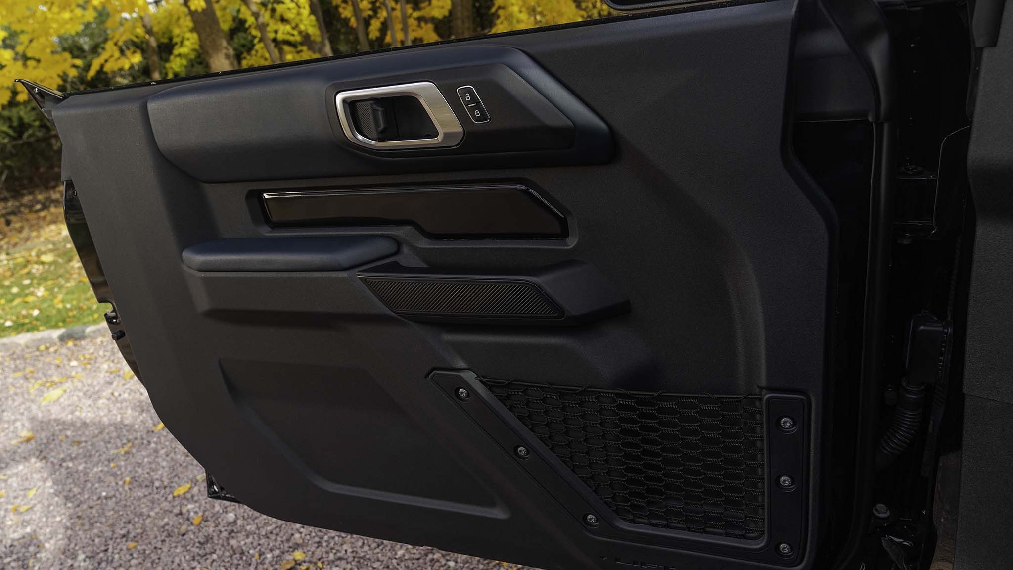 027 2023 Ford Bronco Heritage door interior