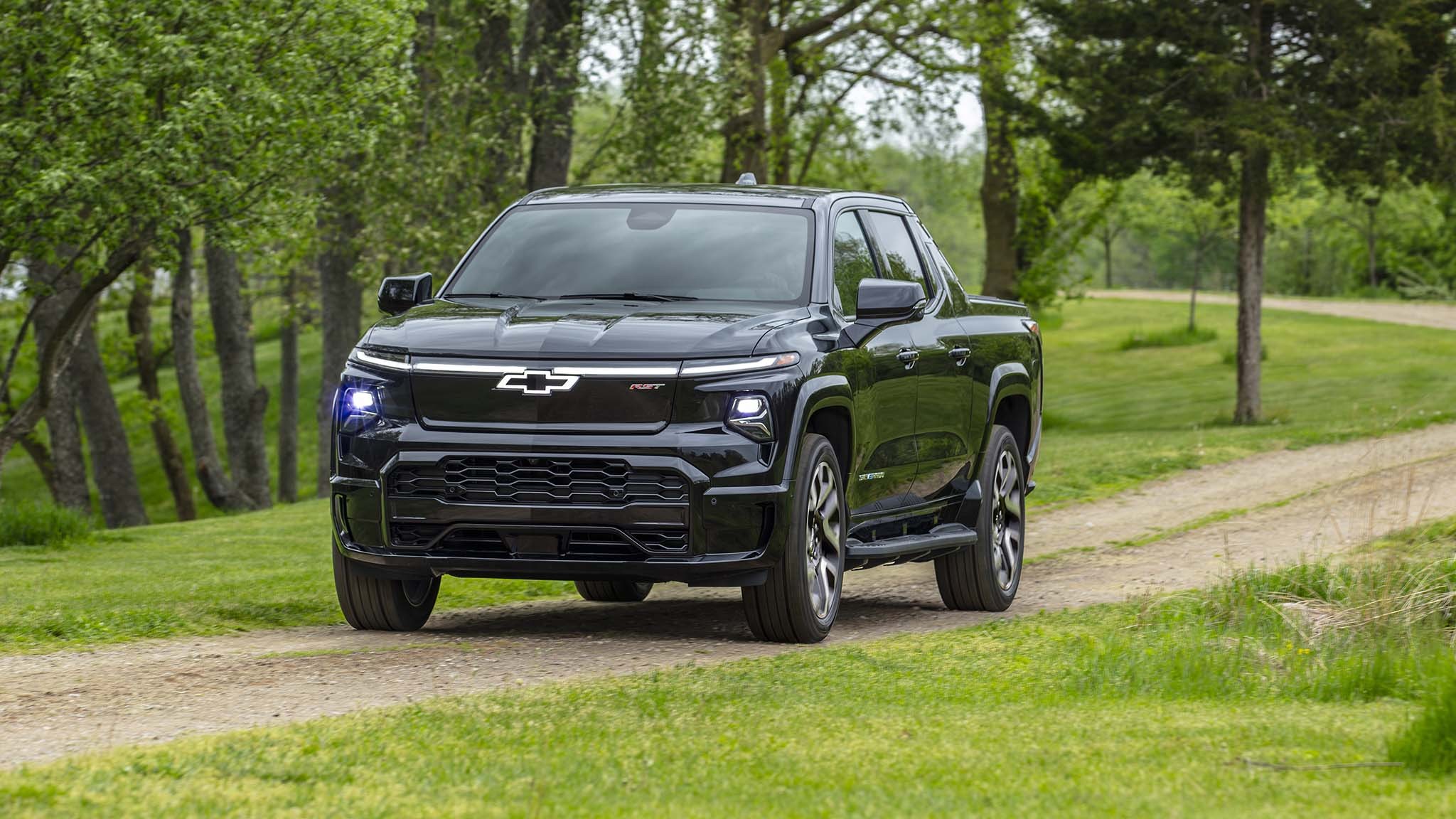005 2024 silverado ev rst