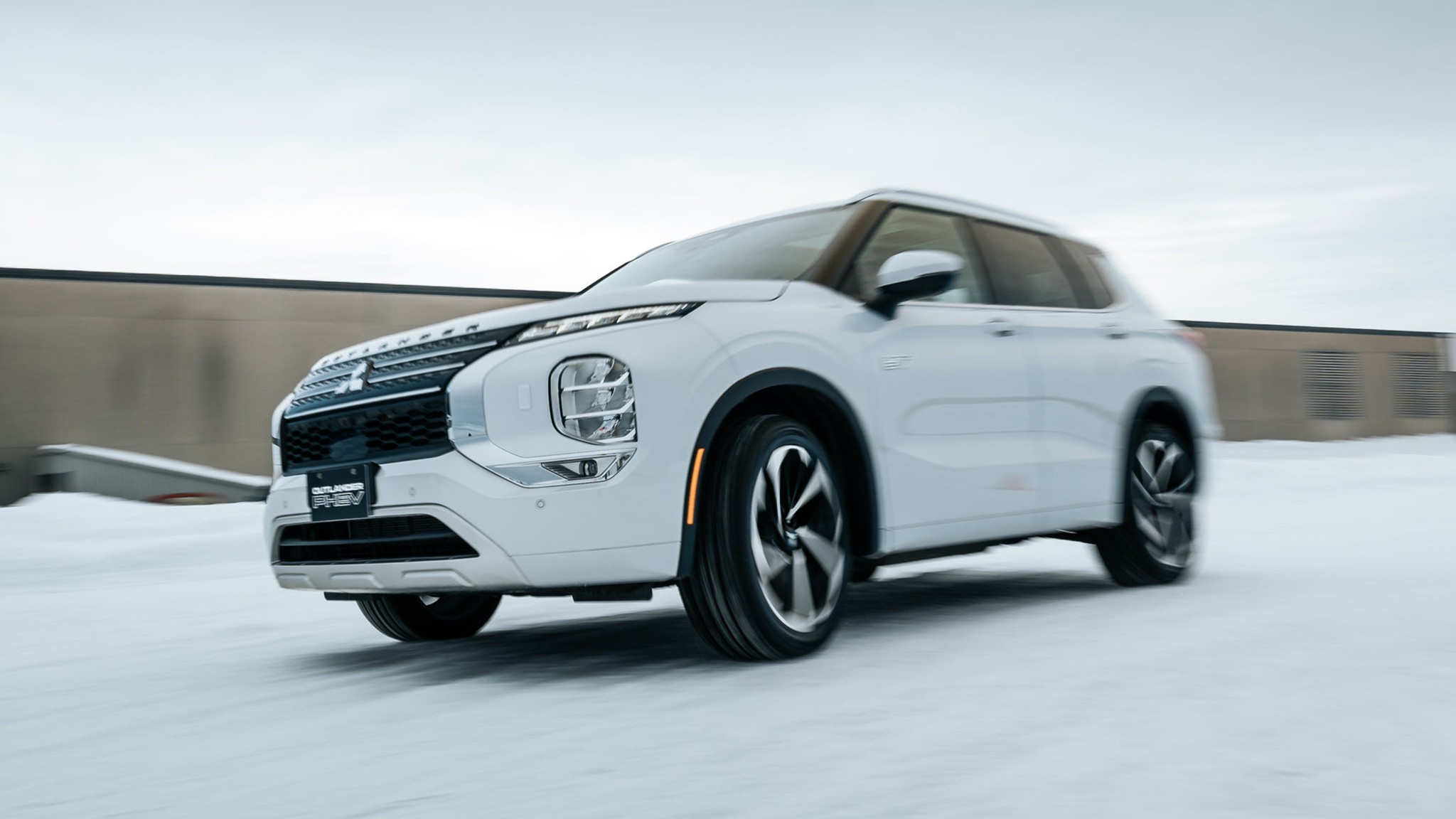 17 mitsubishi outlander phev awd super all wheel drive winter driving