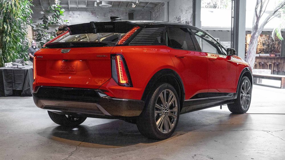 009 2025 Cadillac Optiq