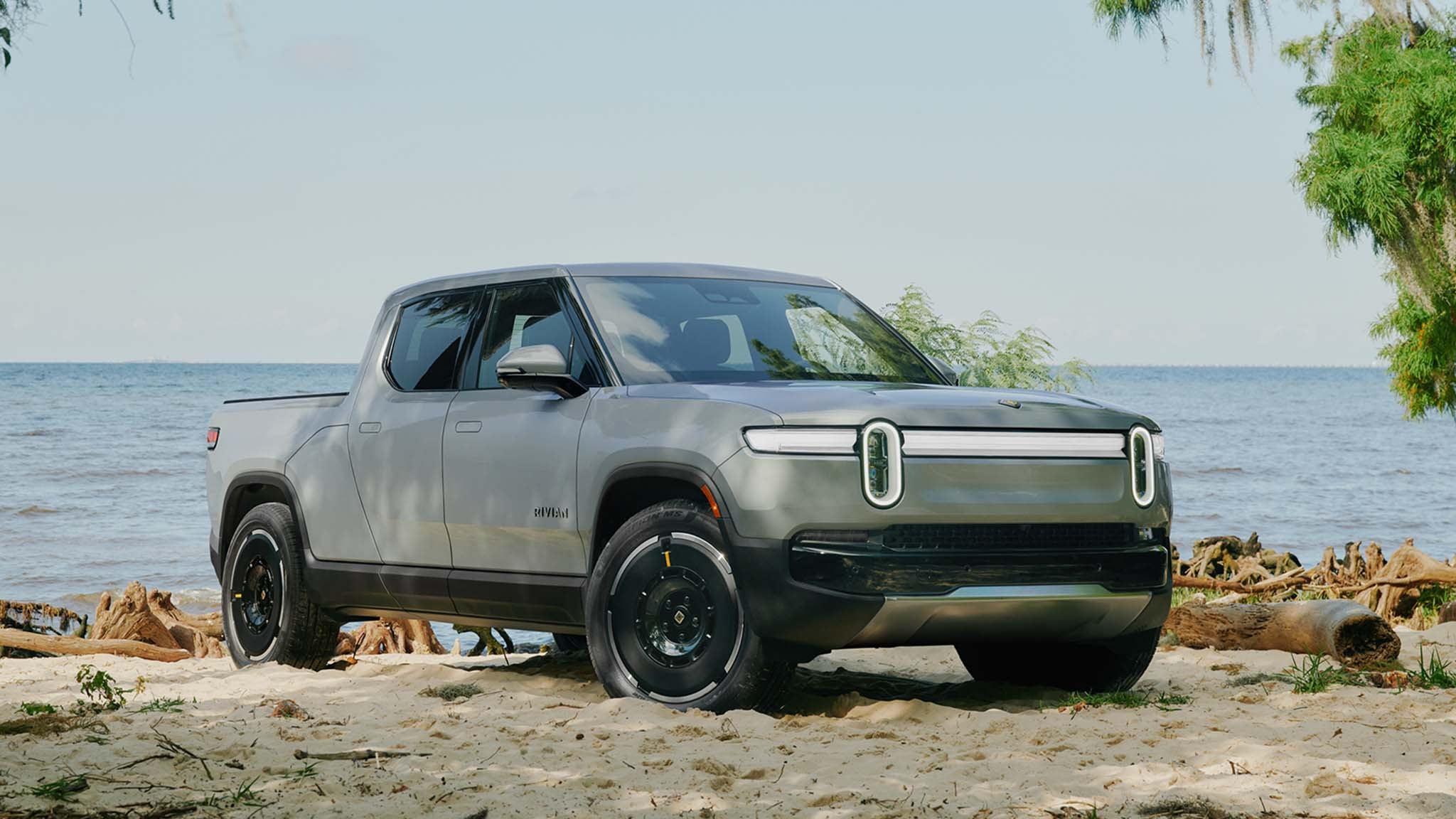 025 2025 rivian r1t electric truck r1s suv first drive