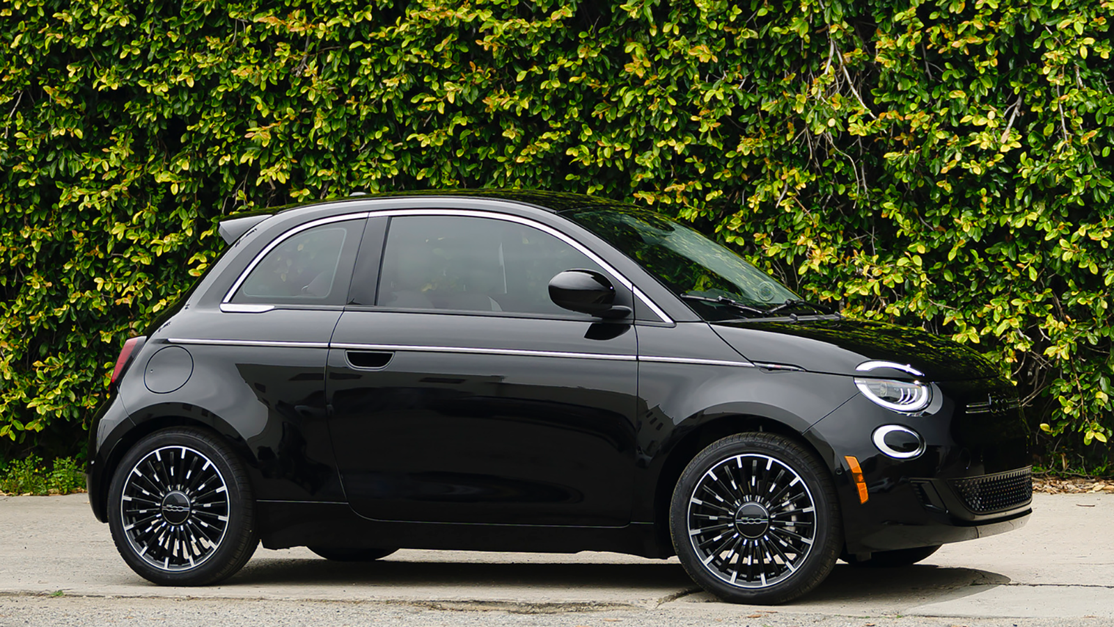 2024 Fiat 500e Inspired by Music 10