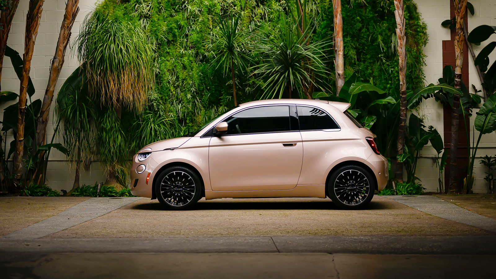 2024 Fiat 500e Inspired by Beauty 1