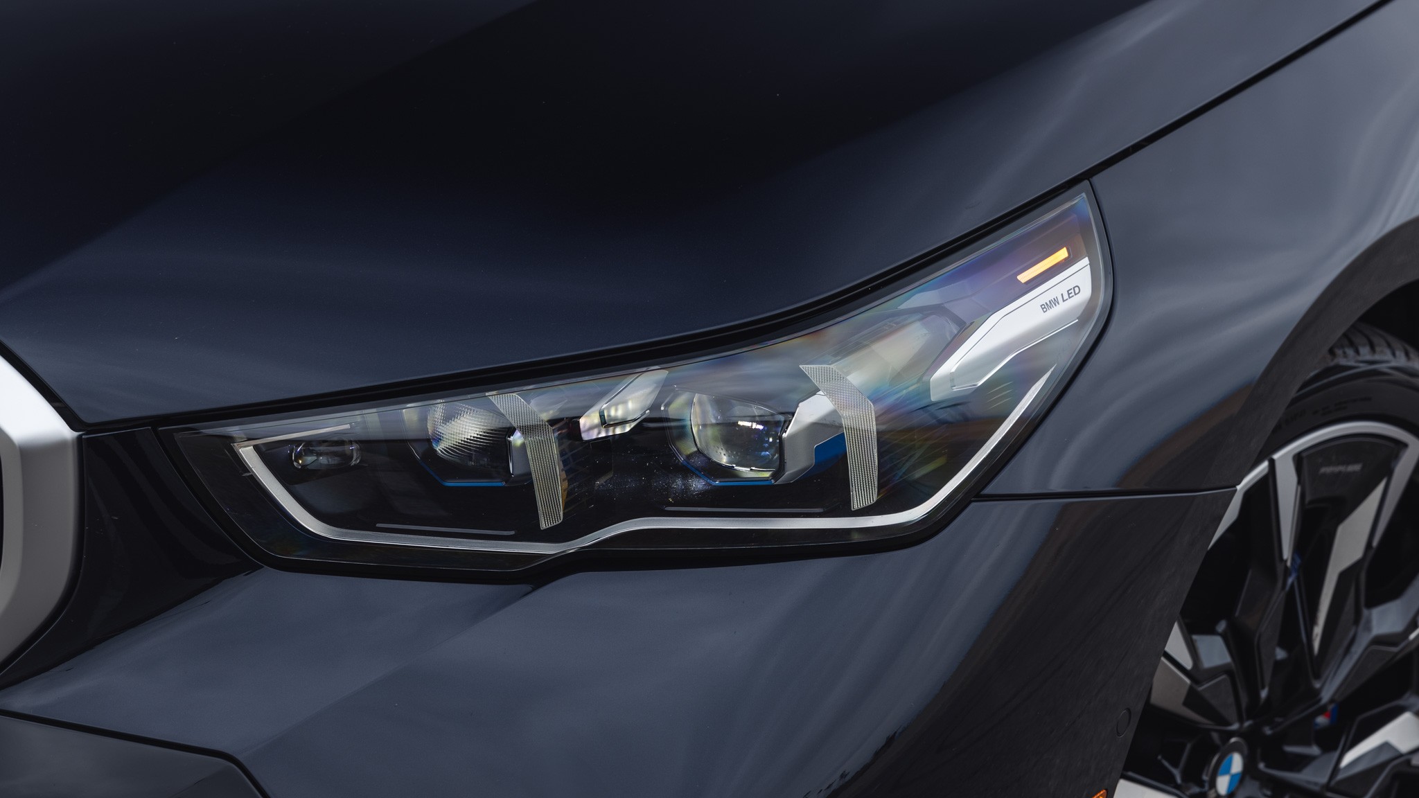 008 2024 BMW 530i RWD 2 headlight