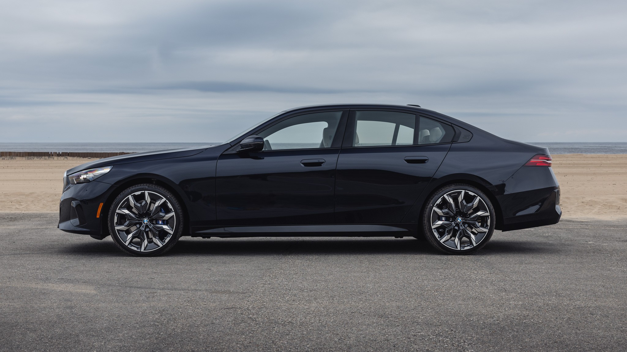 010 2024 BMW 530i RWD 2 side profile