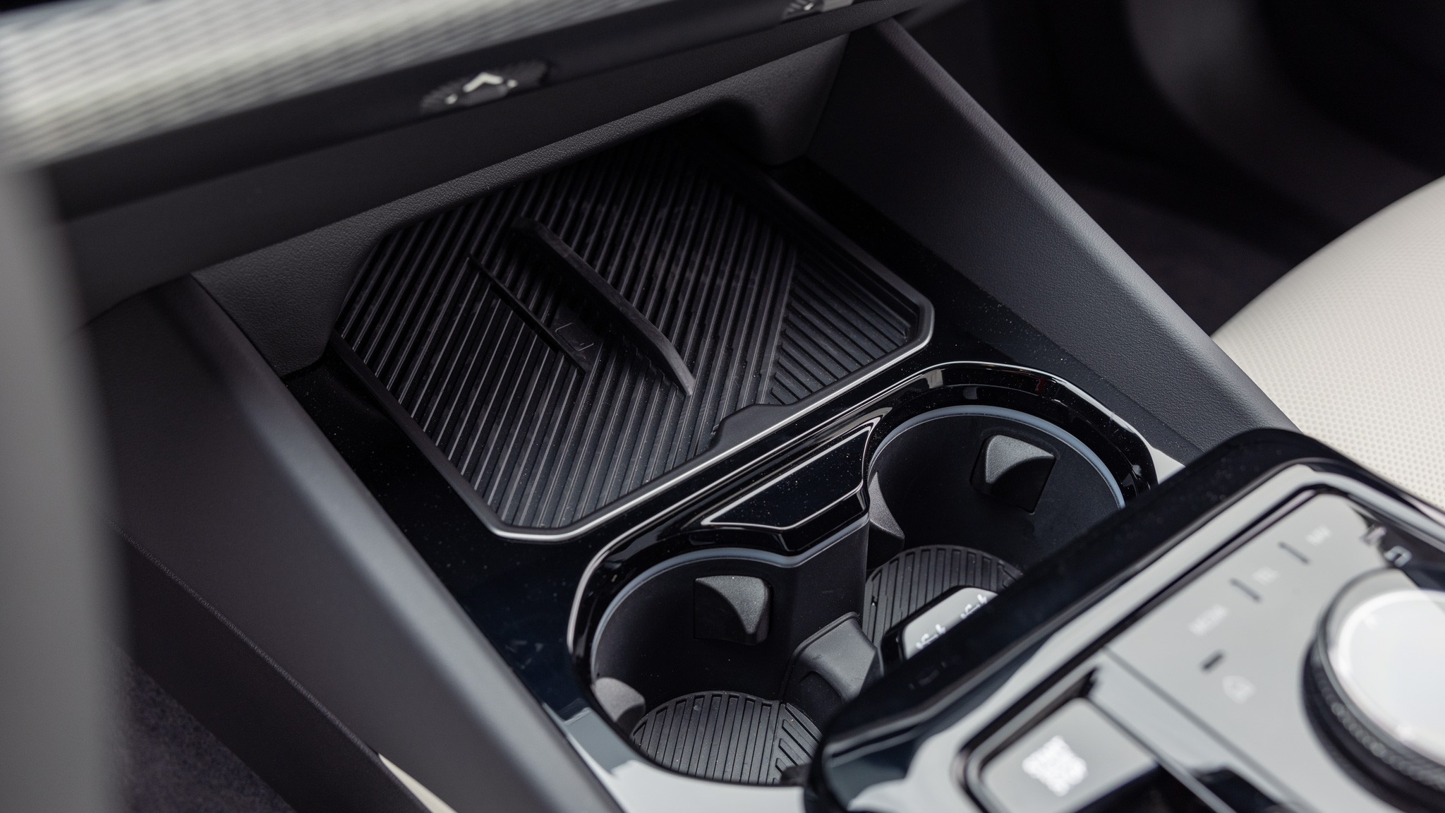 017 2024 BMW 530i RWD