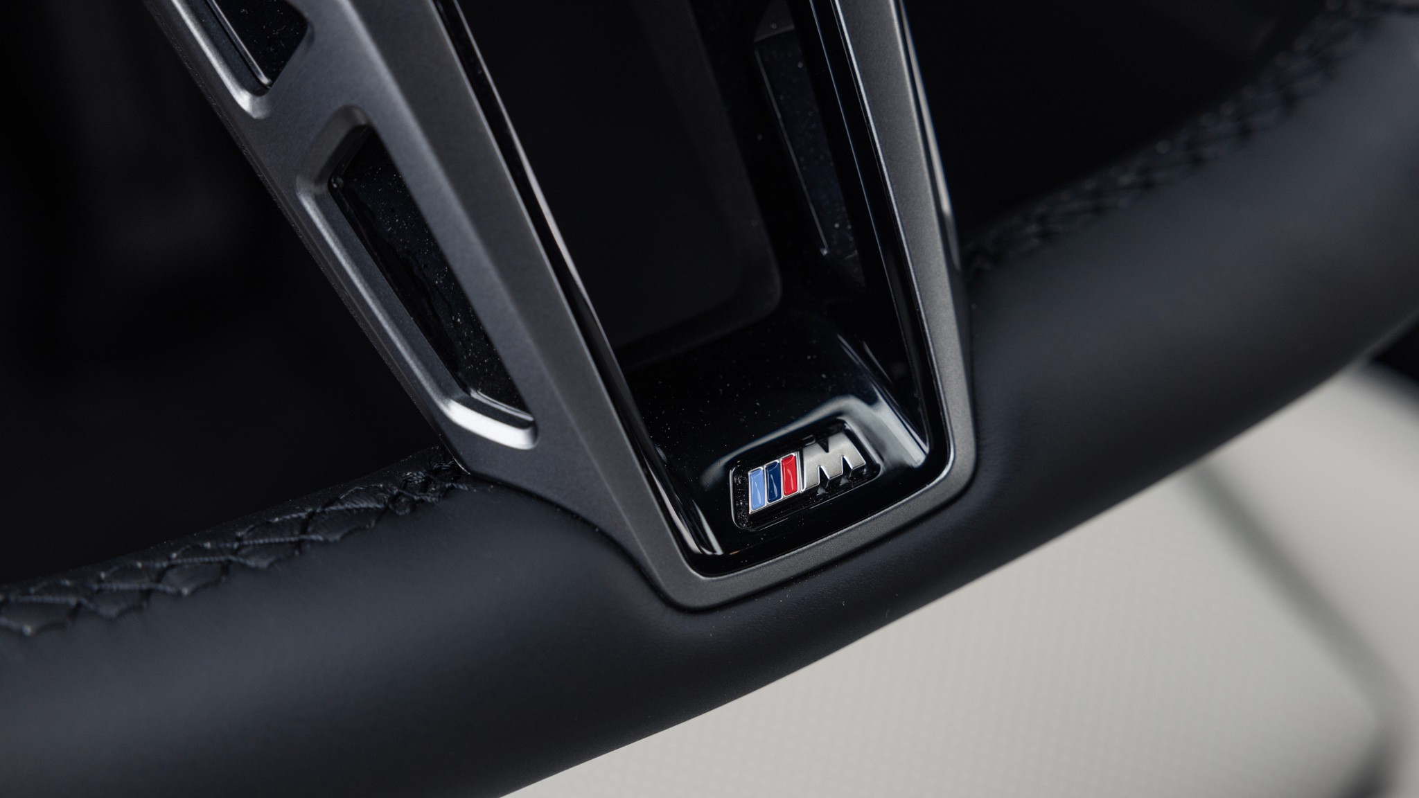 021 2024 BMW 530i RWD