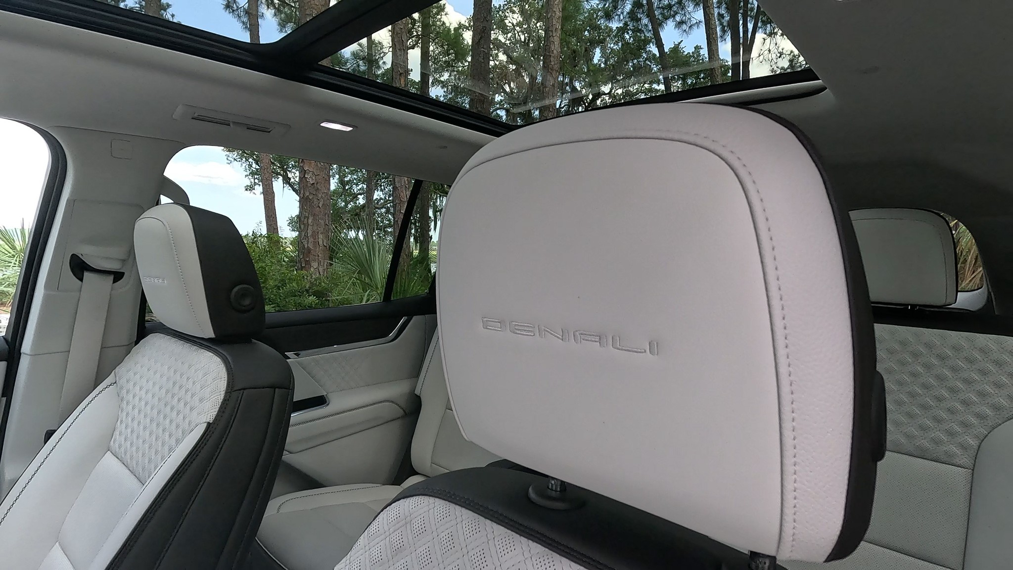 011 2024 GMC Acadia First Drive head rest