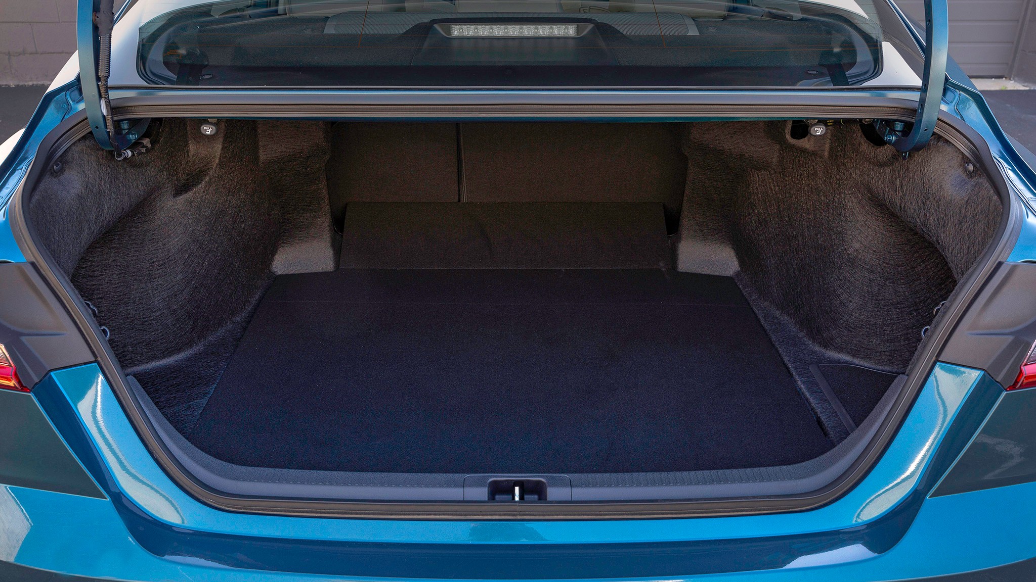 030 2025 Toyota Camry XLE AWD trunk