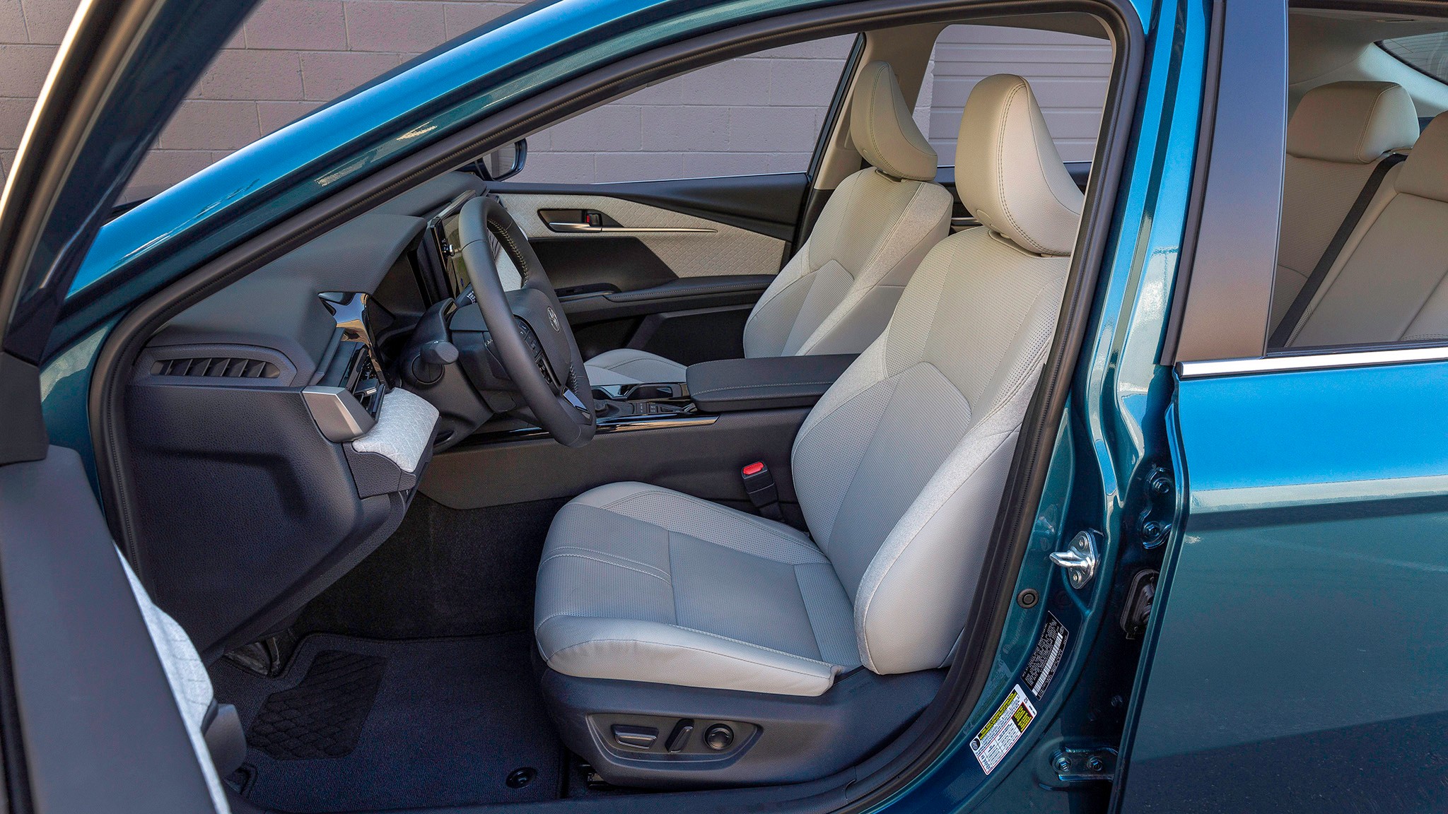 023 2025 Toyota Camry XLE AWD interior