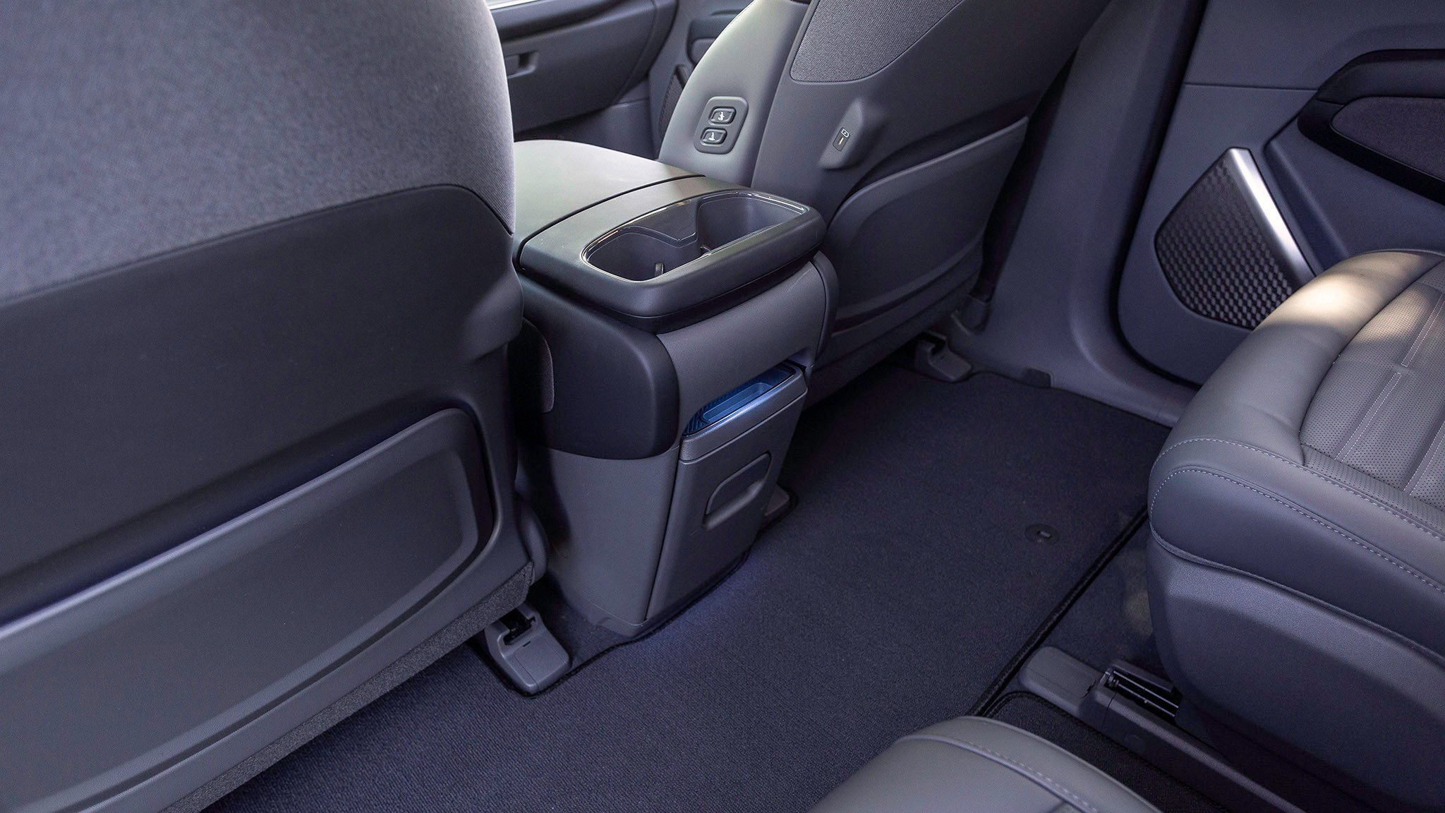 057 2024 Kia EV9 Land