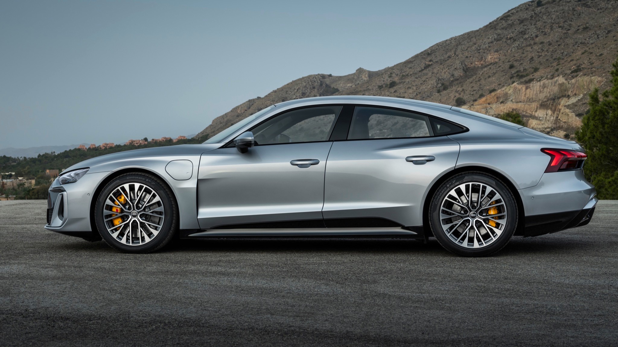 2025 audi etron gt 18