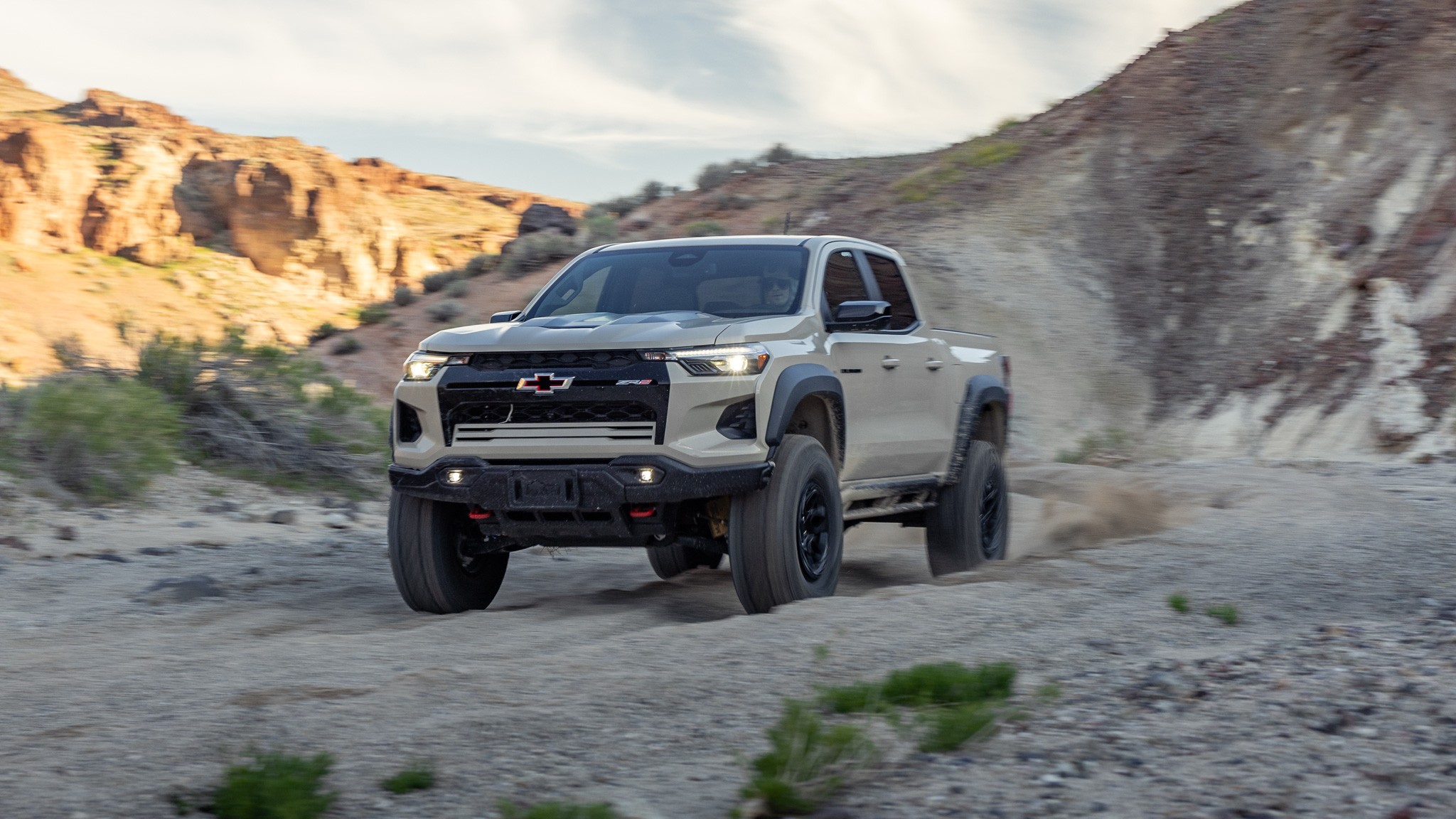 004 2024 Chevy Colorado ZR2 Bison Front Three Quarter Motion
