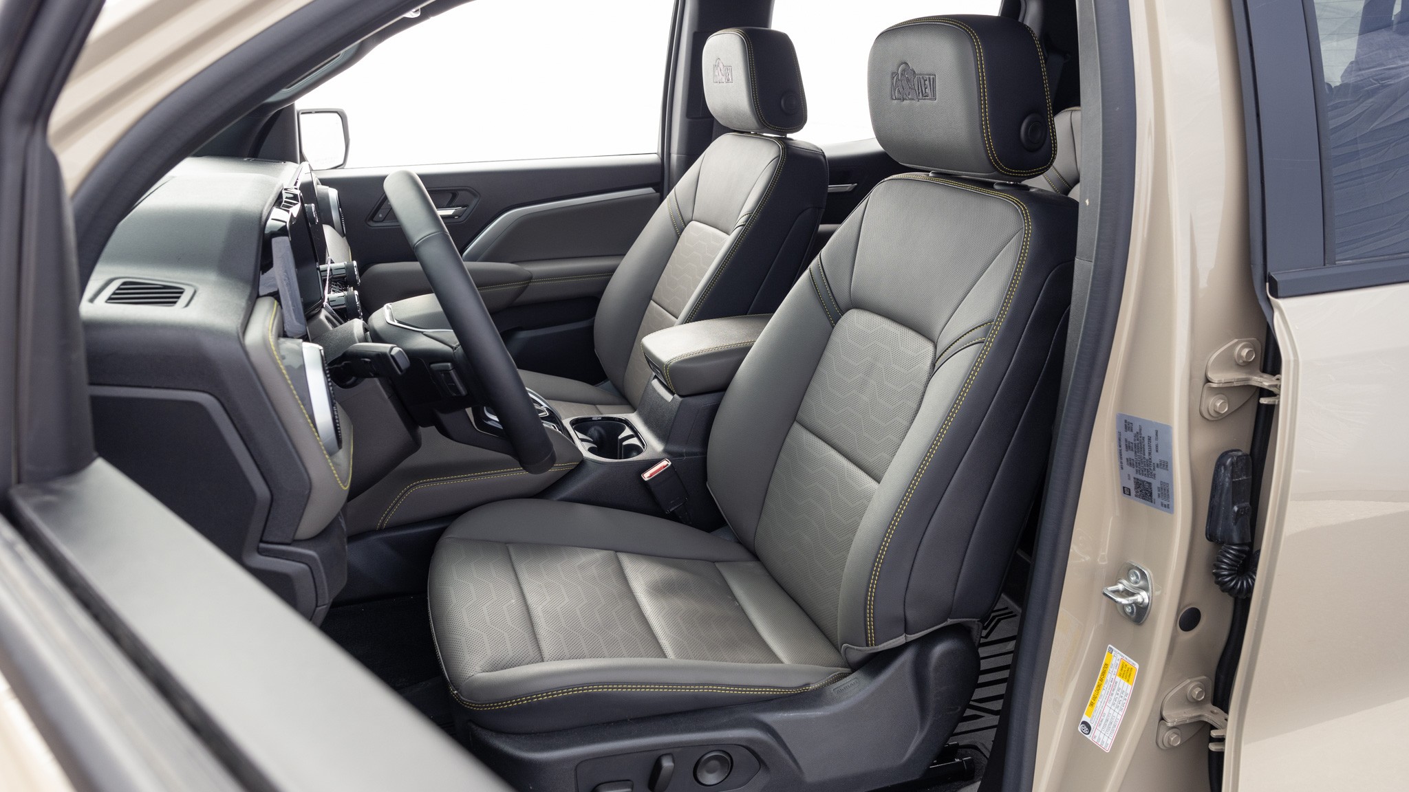 048 2024 Chevy Colorado ZR2 Bison drier seat