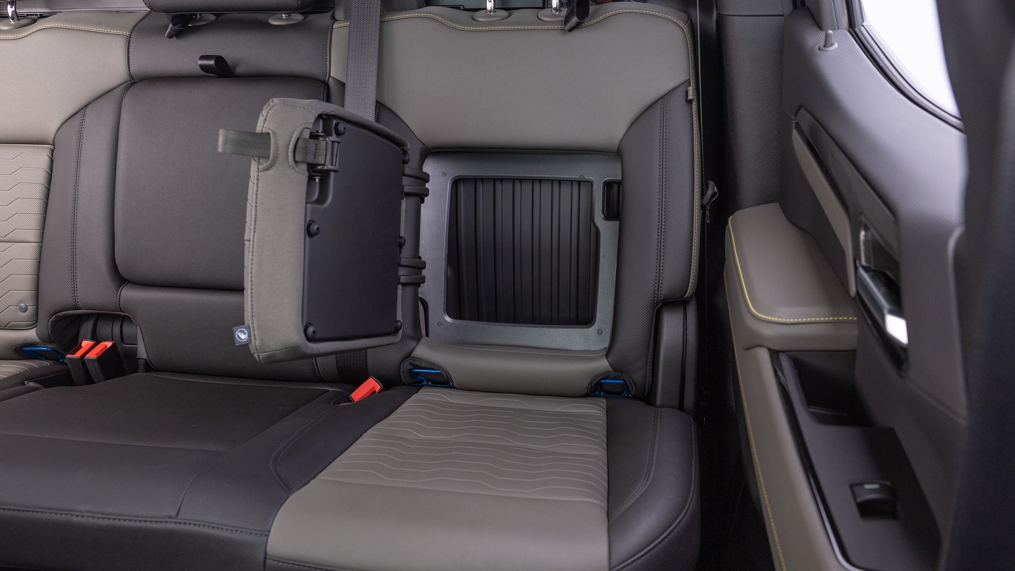 2024 chevrolet silverado zr2 interior 17