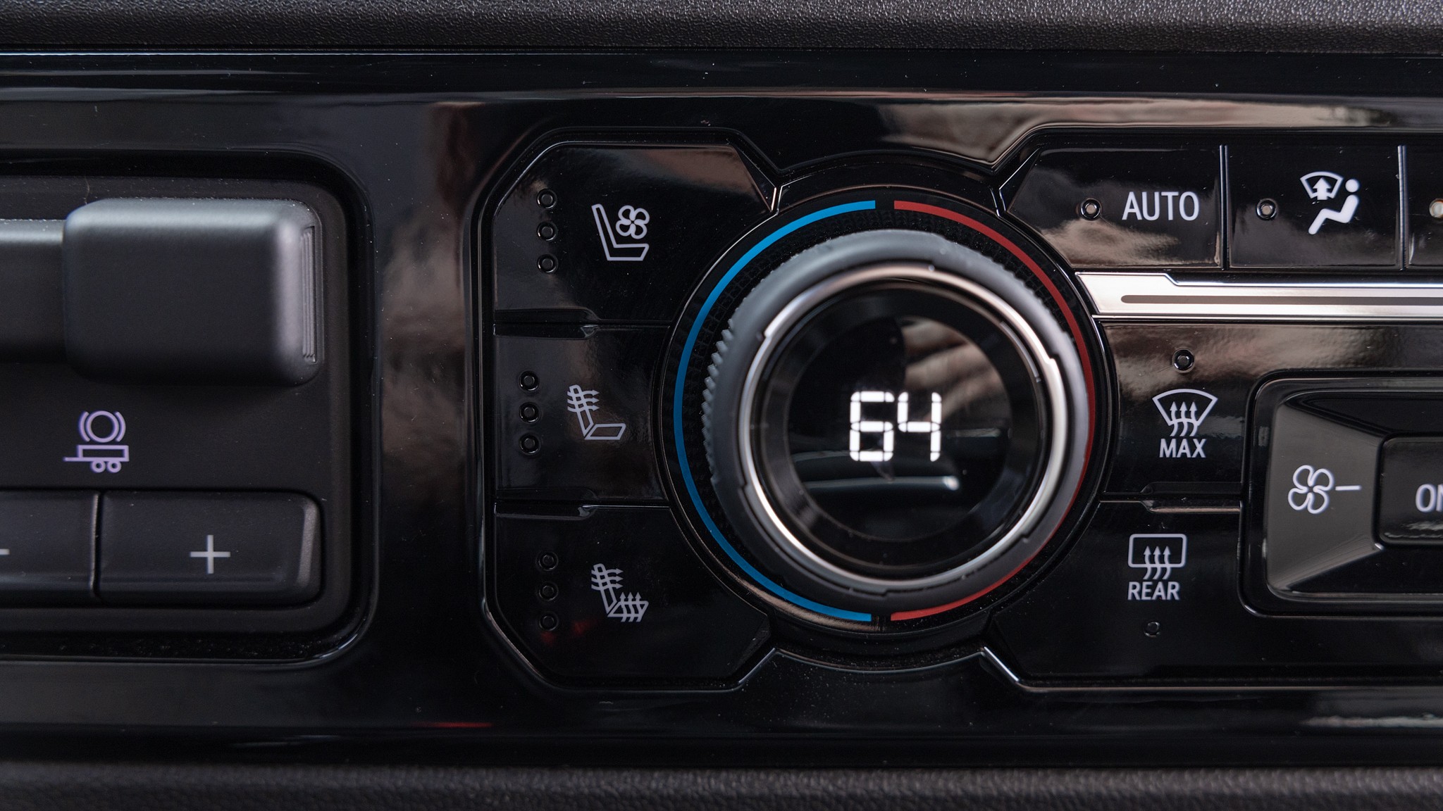 2024 chevrolet silverado zr2 interior 12