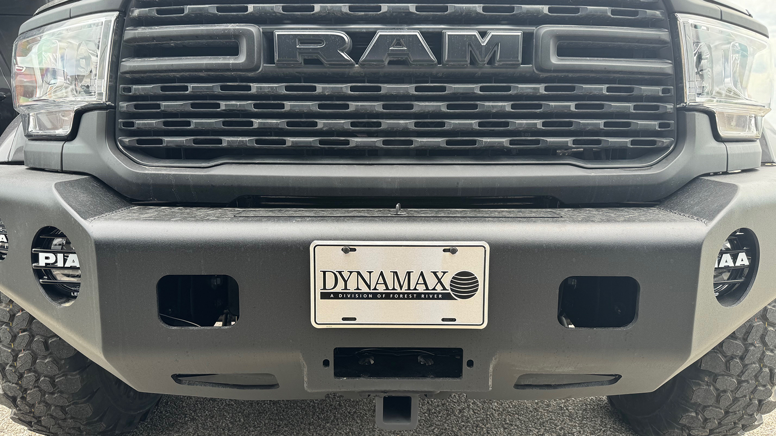 Dynamax Isata 5 Extreme 4x4 RV 4