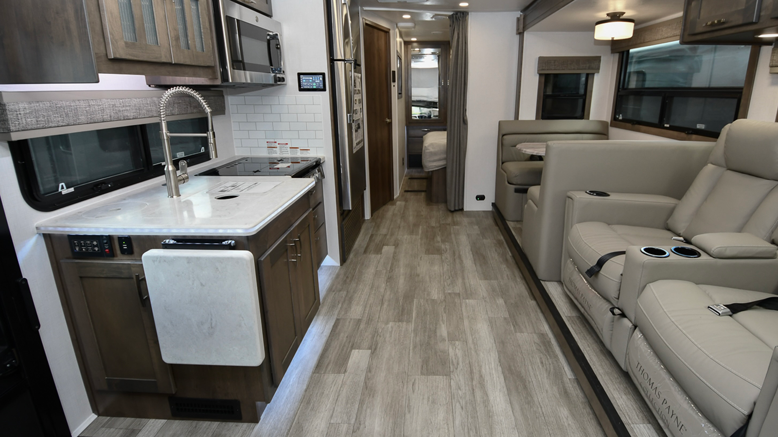 Dynamax Isata 5 Extreme 4x4 RV 2