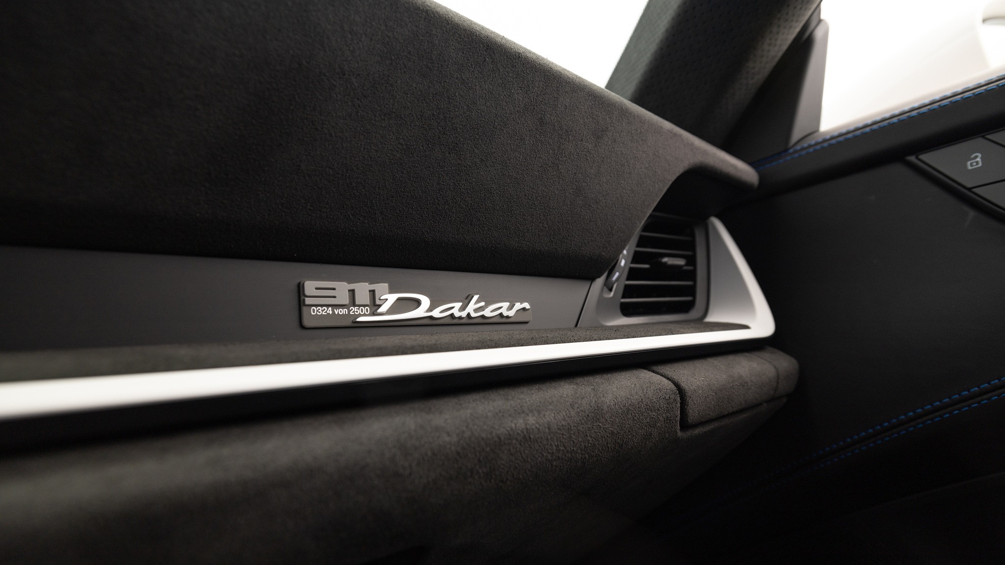 039 2024 Porsche 911 Dakar