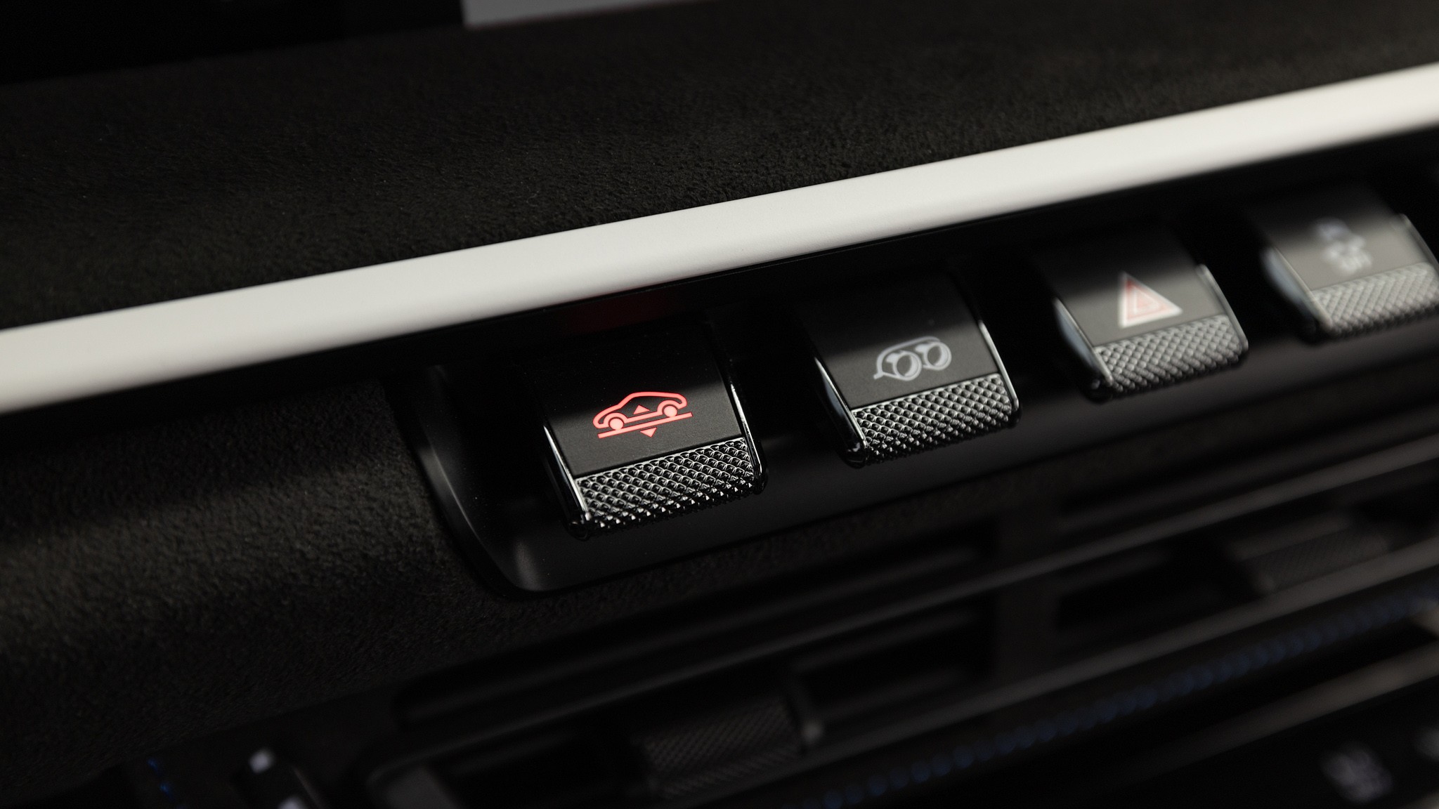 040 2024 Porsche 911 Dakar