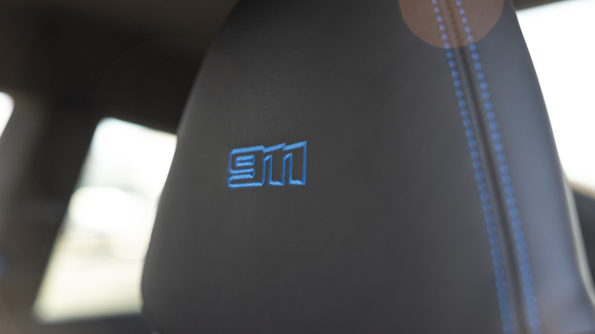 041 2024 Porsche 911 Dakar