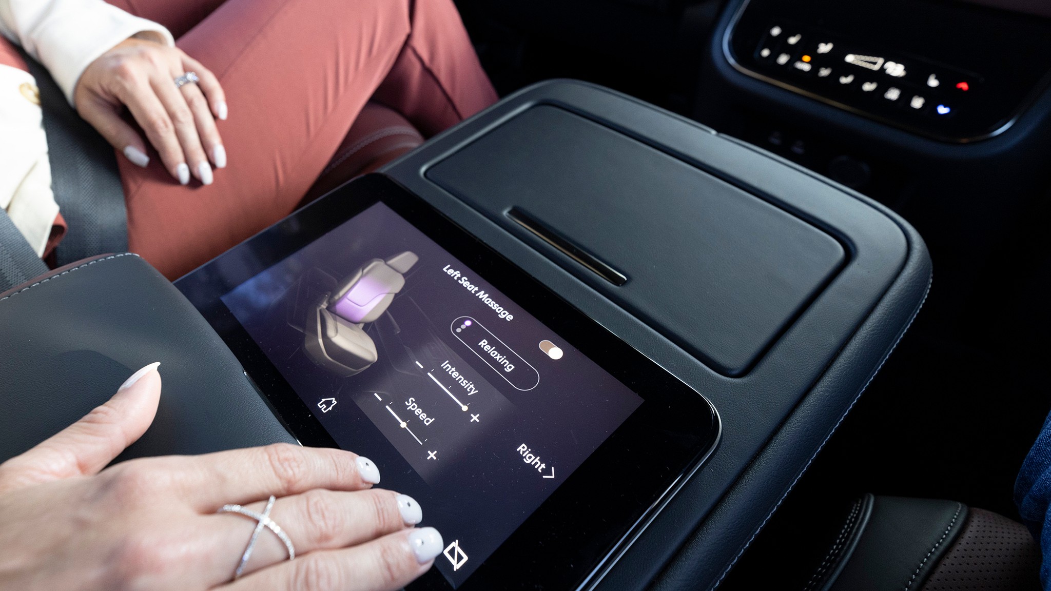 9 2025 Infiniti QX80 interior