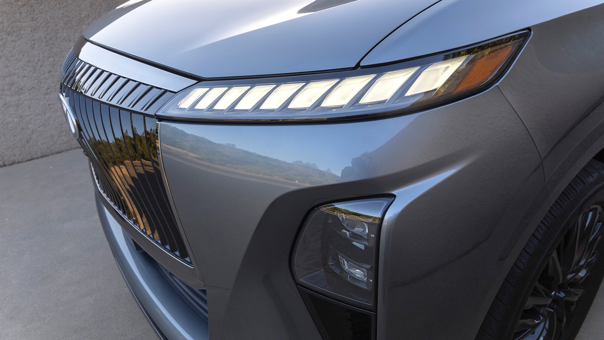 41 2025 Infiniti QX80 headlight