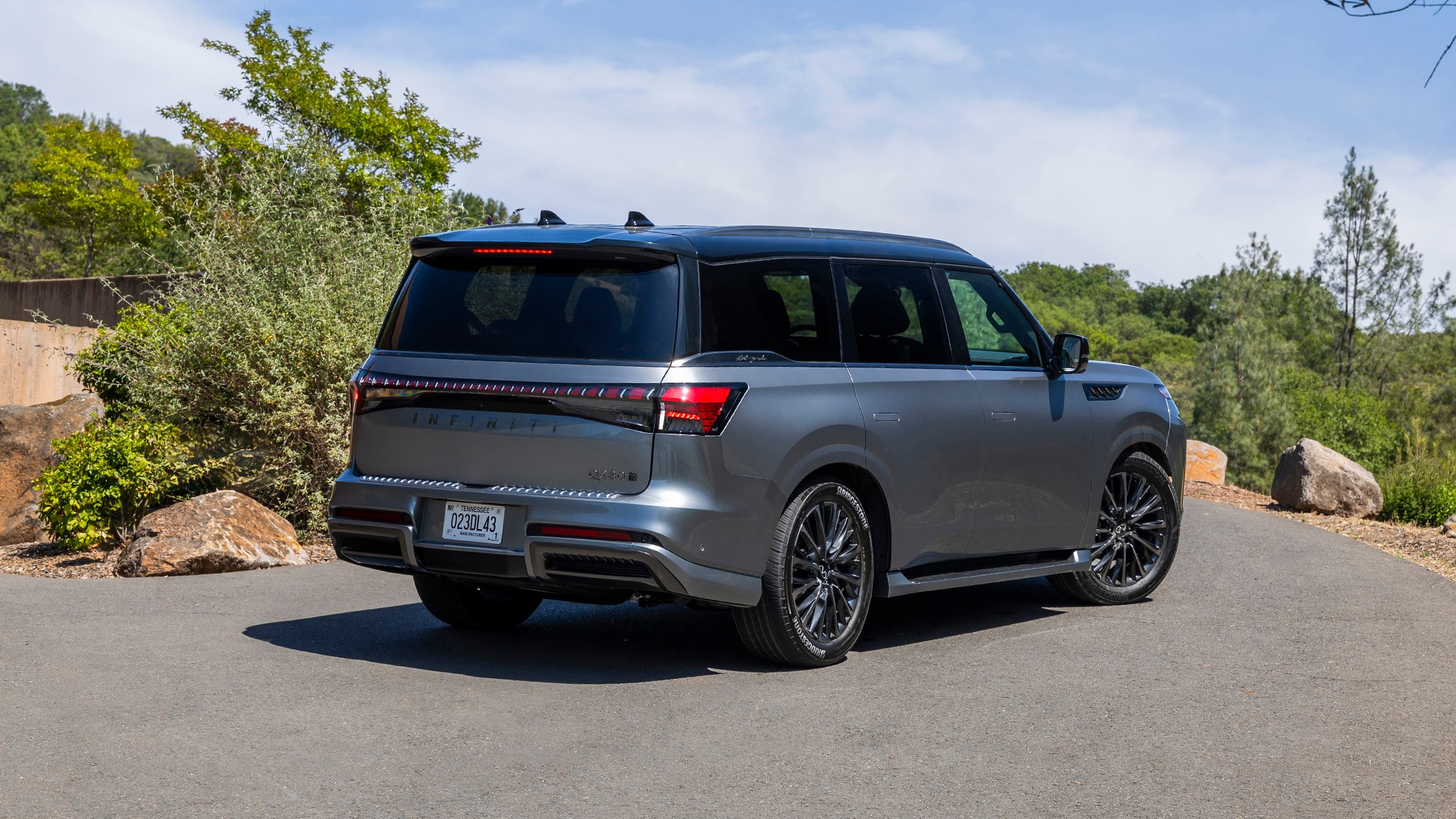 49 2025 Infiniti QX80 rear view