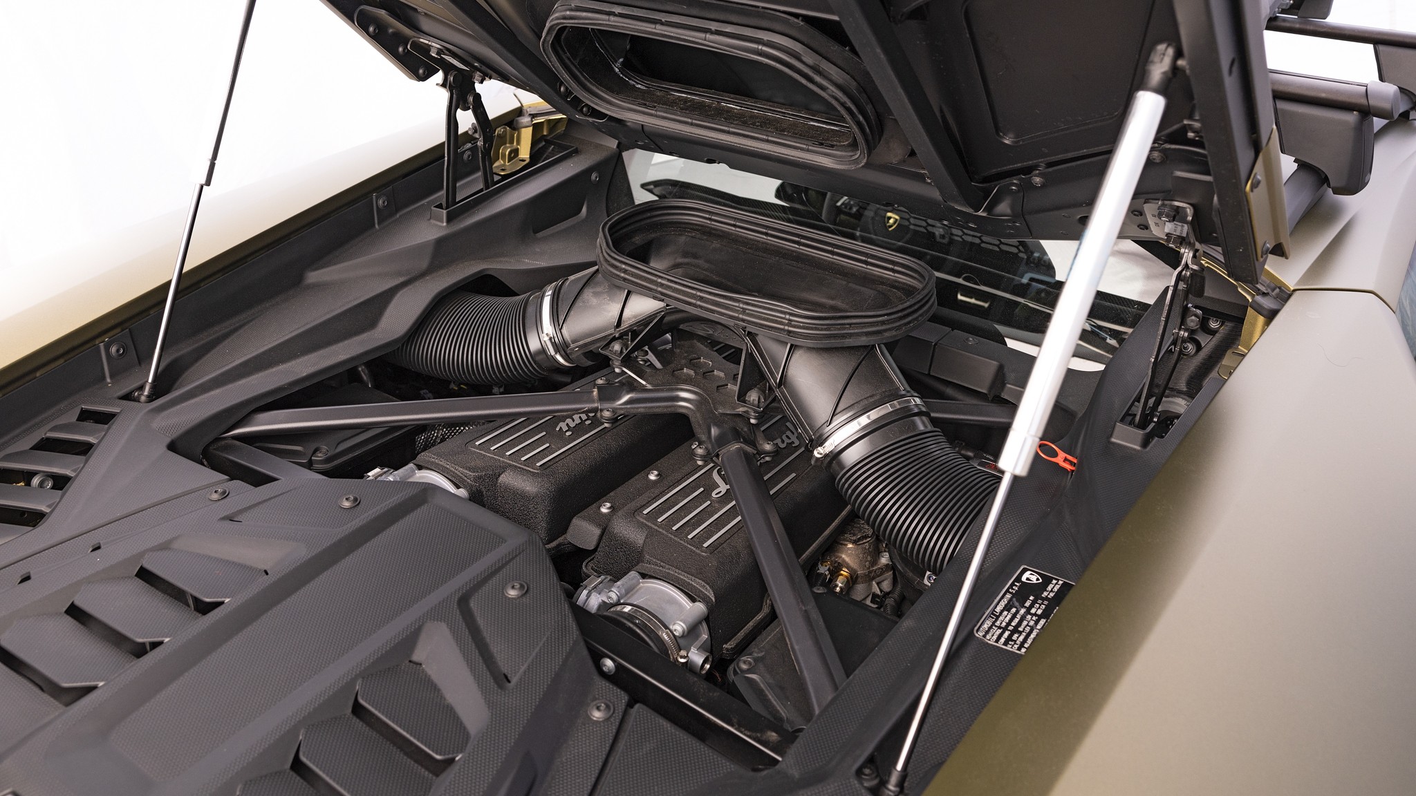 035 2024 Lamborghini Huracan Sterrato Engine