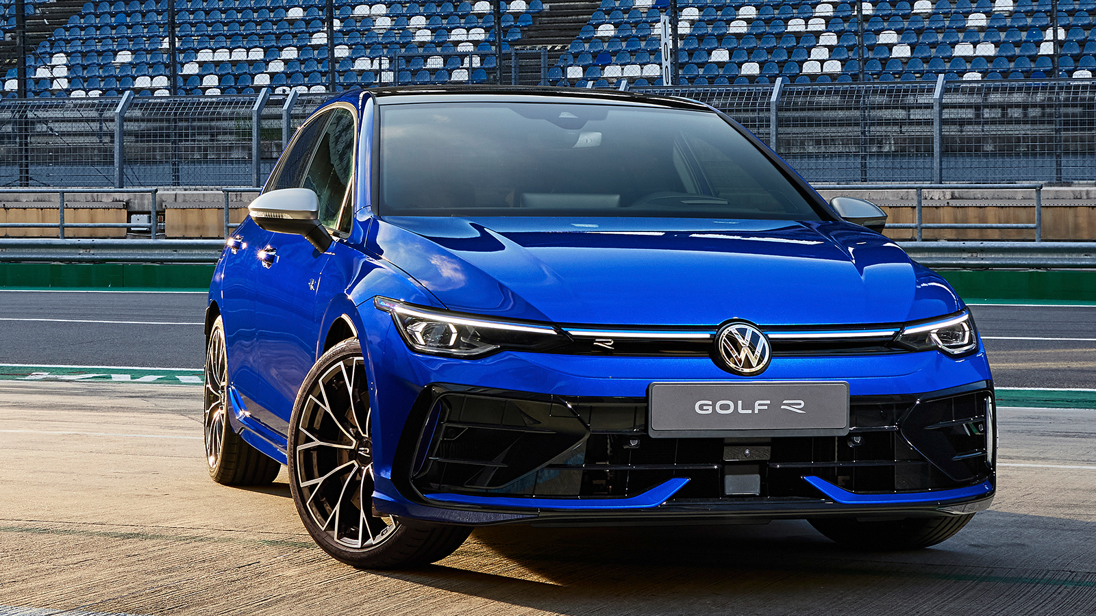 2025 Volkswagen Golf R hatch VW 10