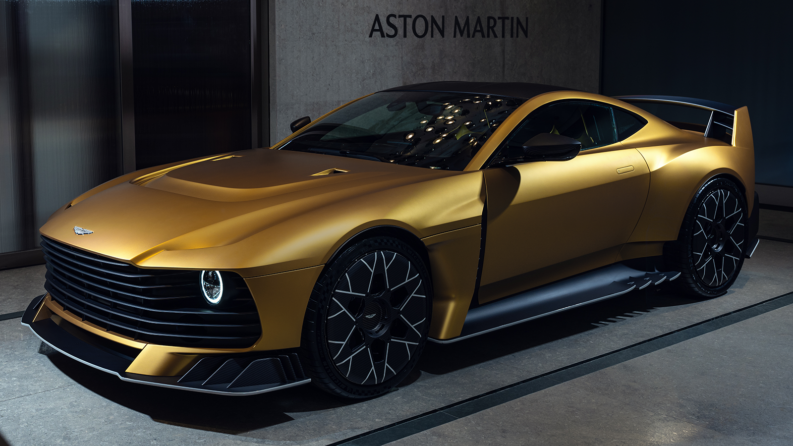 2025 Aston Martin Valiant Fernando Alonso 46