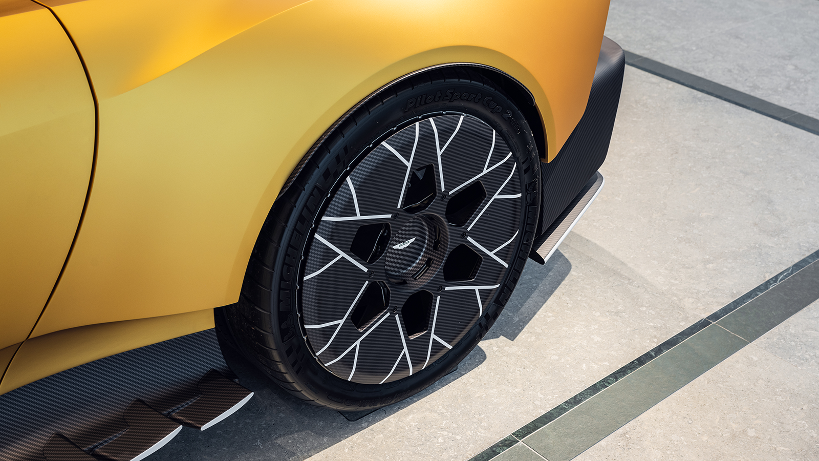 2025 Aston Martin Valiant Fernando Alonso 34