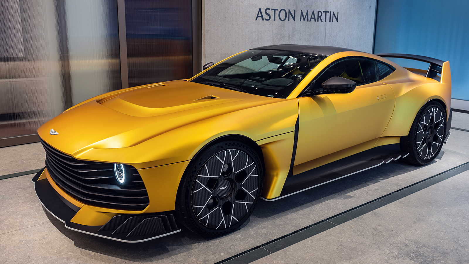 2025 Aston Martin Valiant Fernando Alonso 30