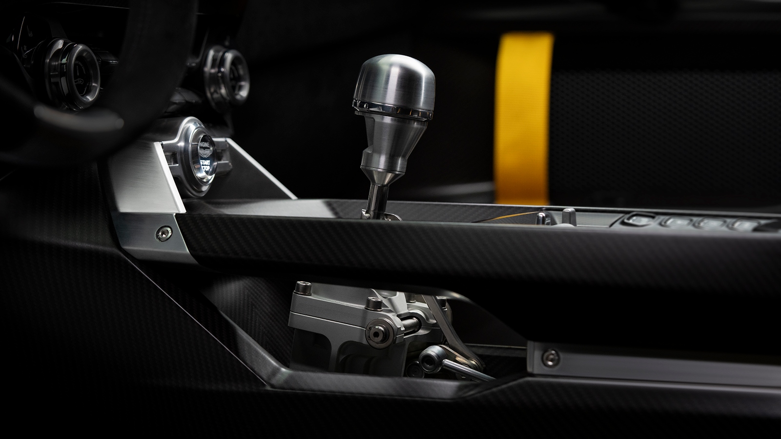 2025 Aston Martin Valiant Fernando Alonso 18