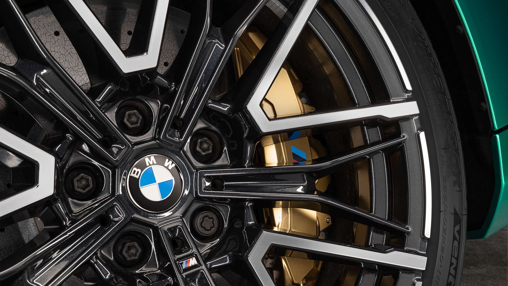 2025 BMW M5 sedan 27