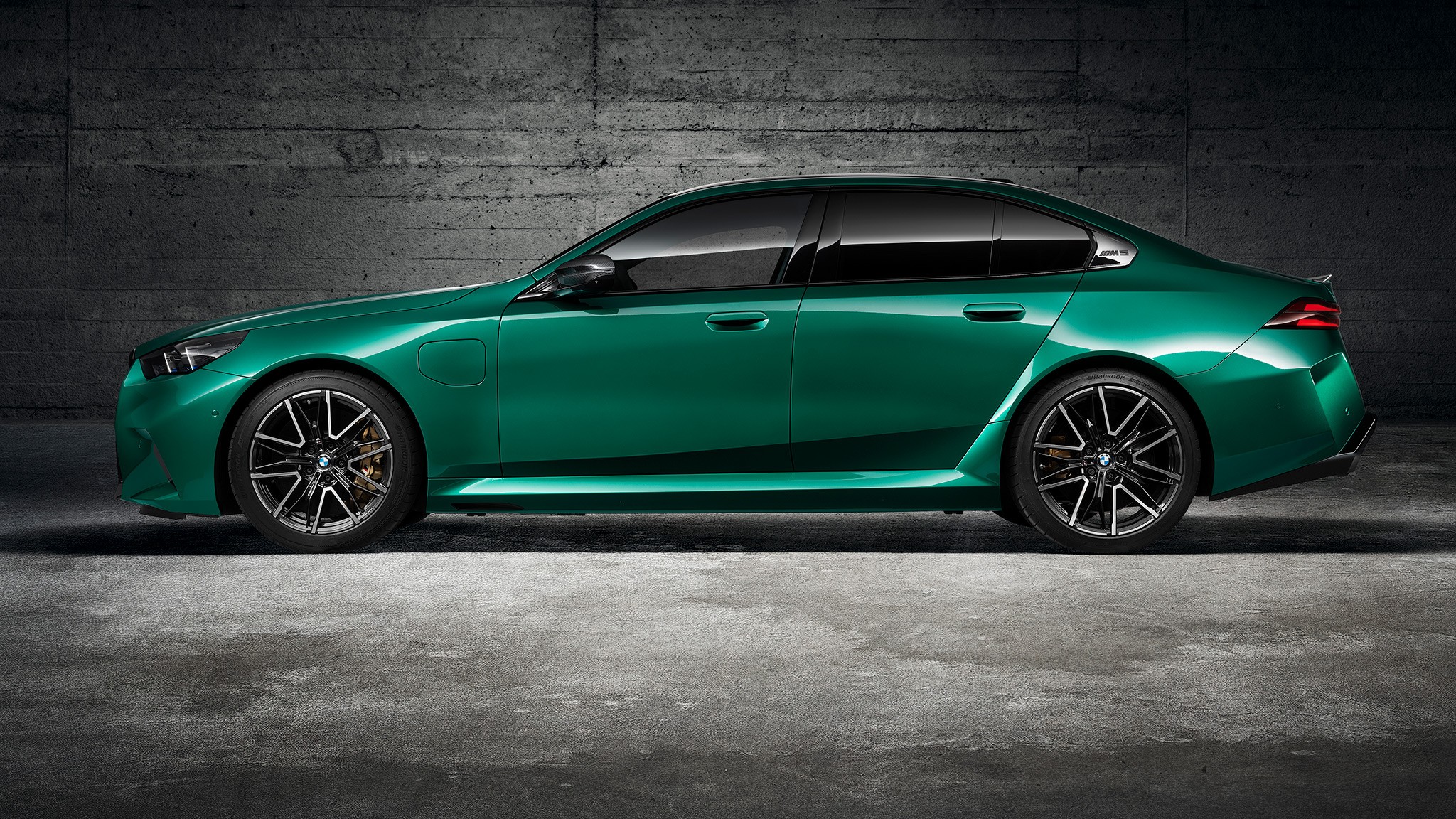 2025 BMW M5 sedan 34