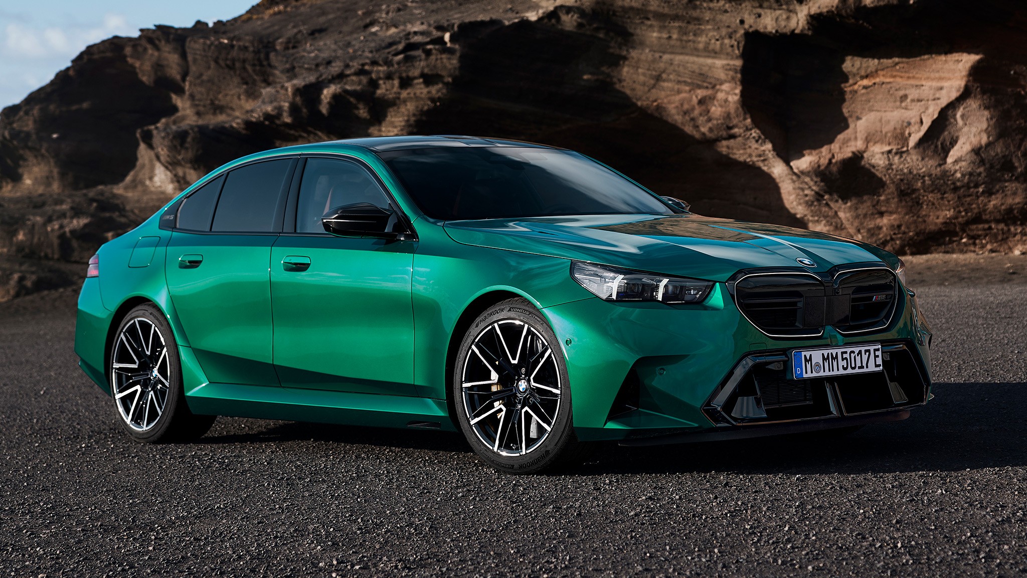 2025 BMW M5 sedan 35