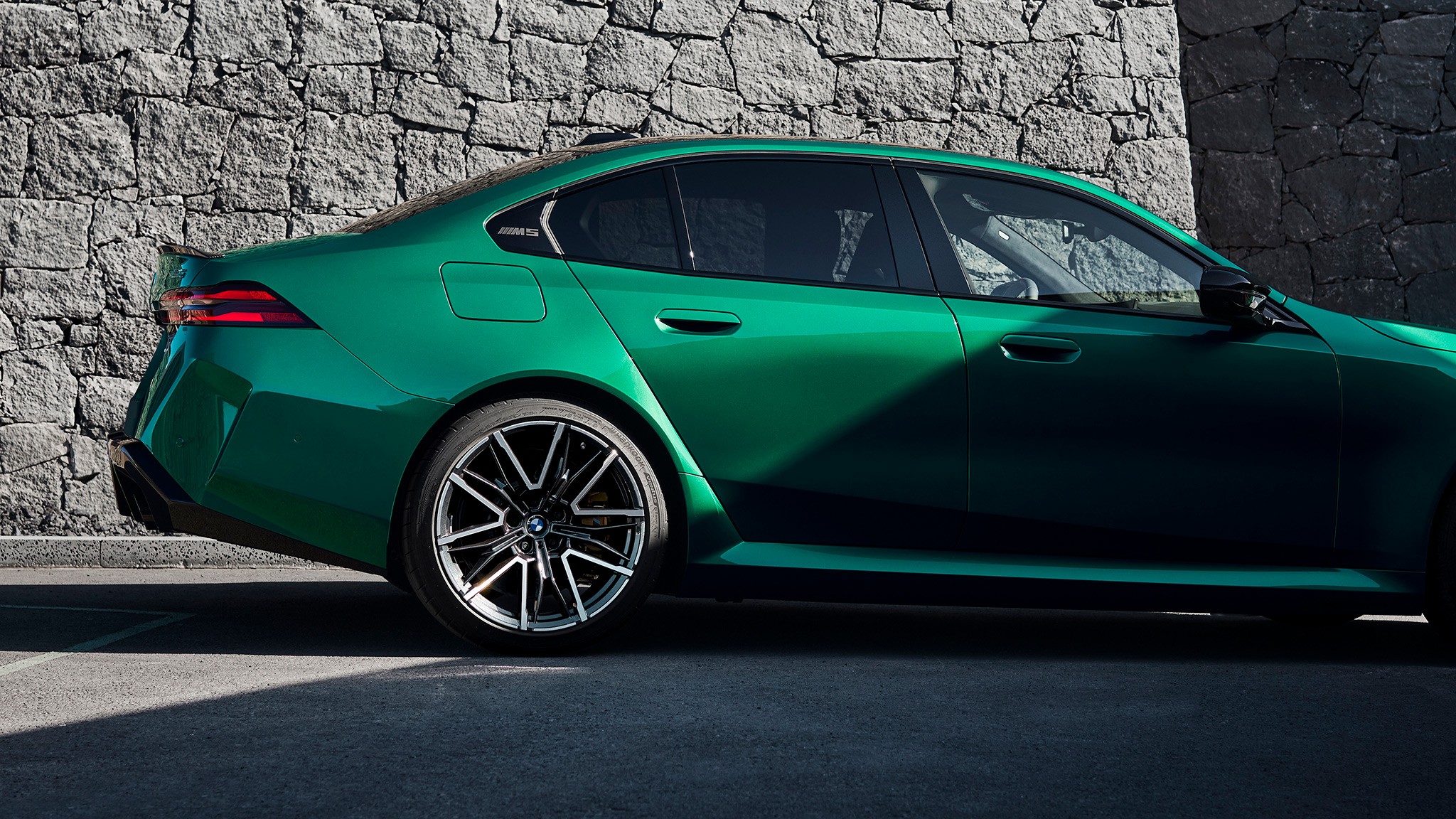 2025 BMW M5 sedan 37