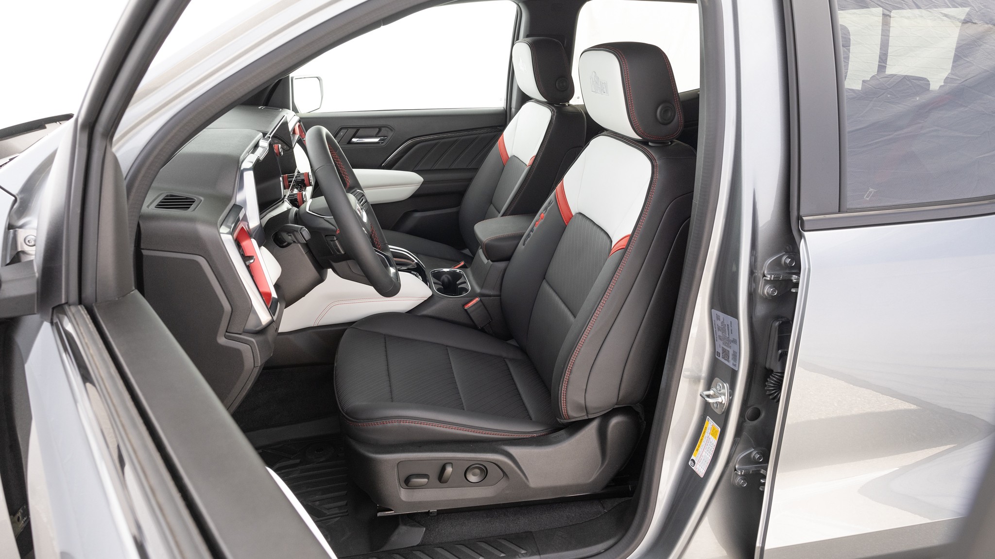 018 2024 GMC Canyon AT4X driver seat