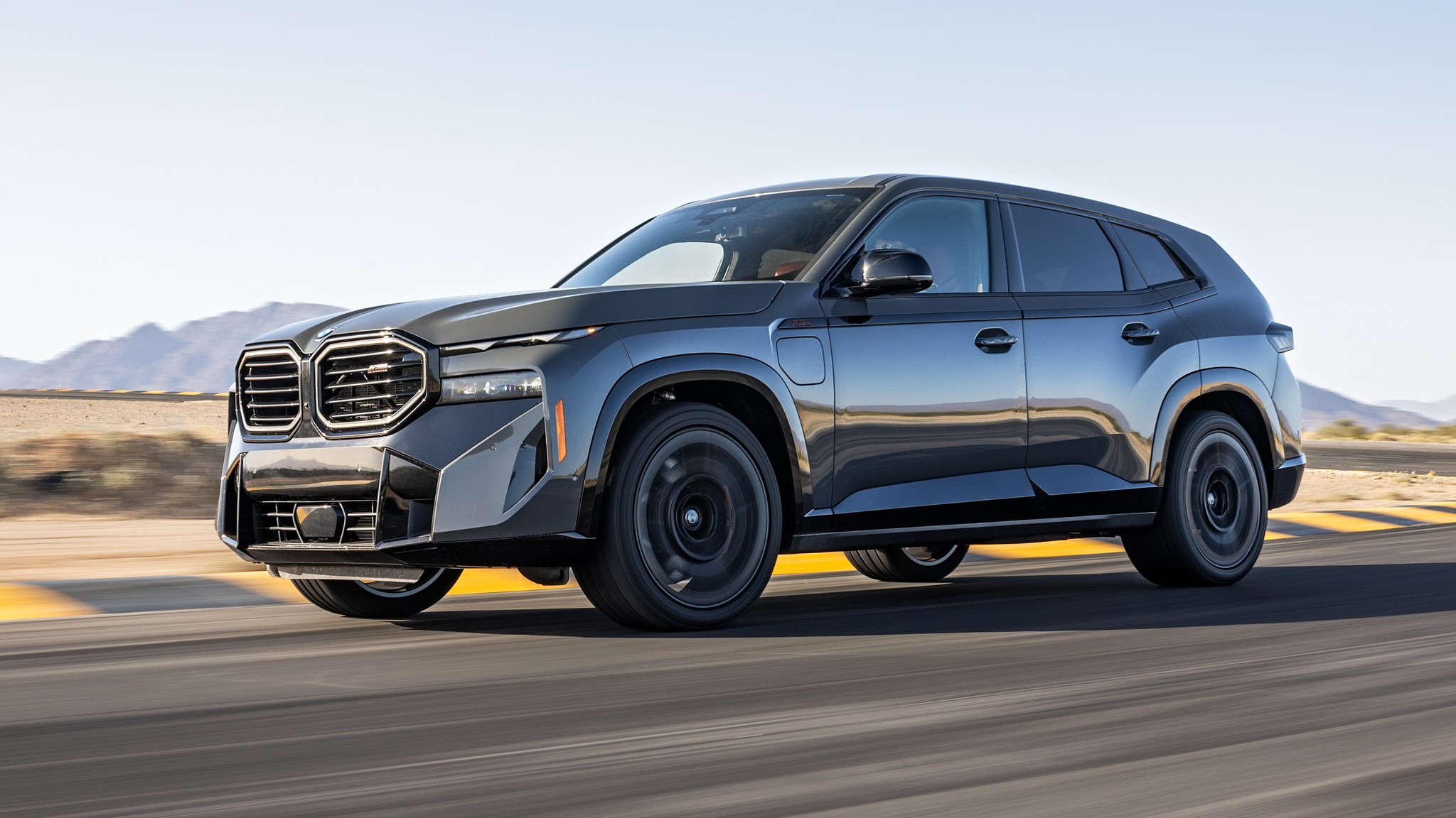 001 2024 BMW XM Lead