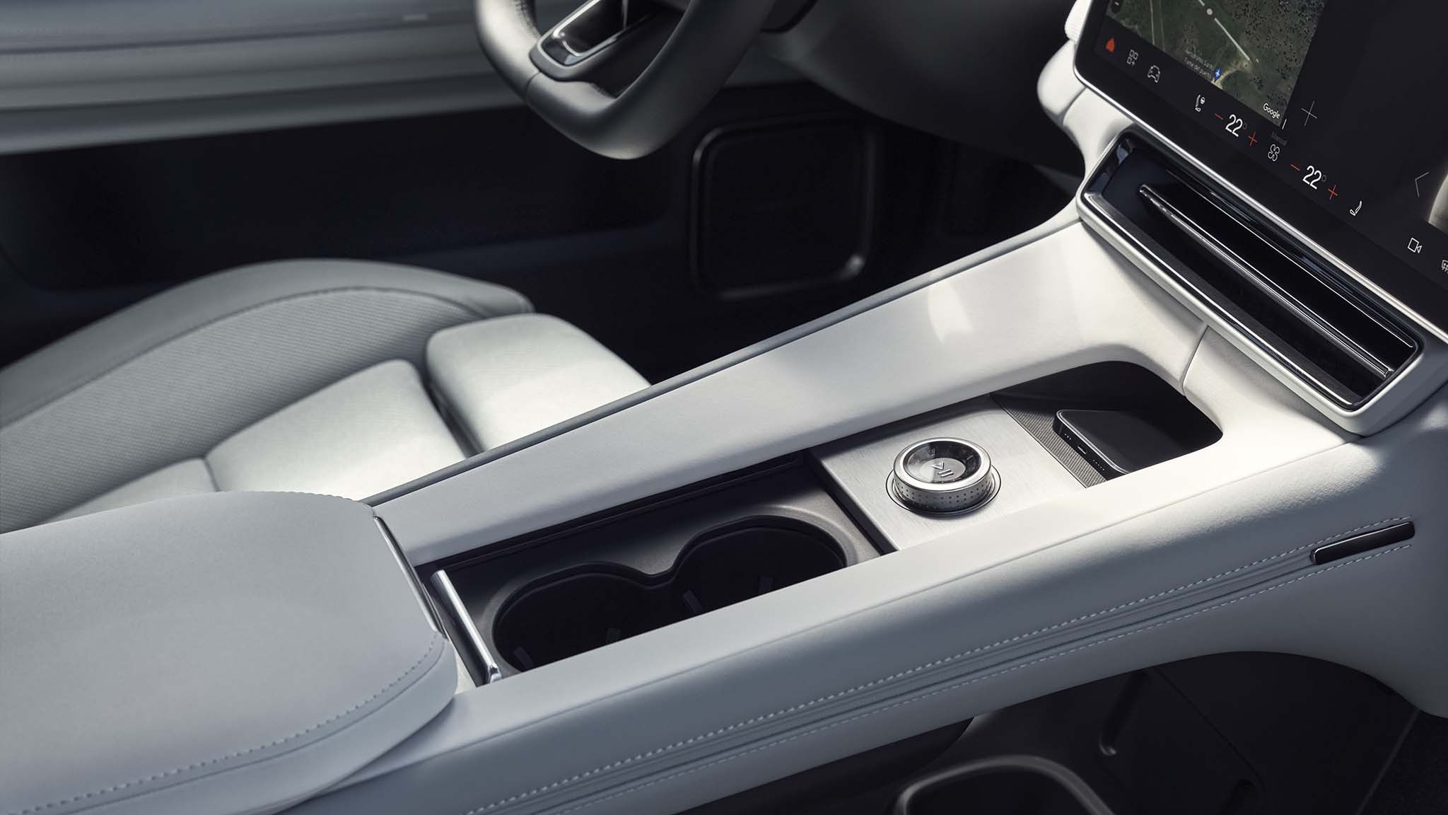 006 2025 polestar 4 first drive review center console