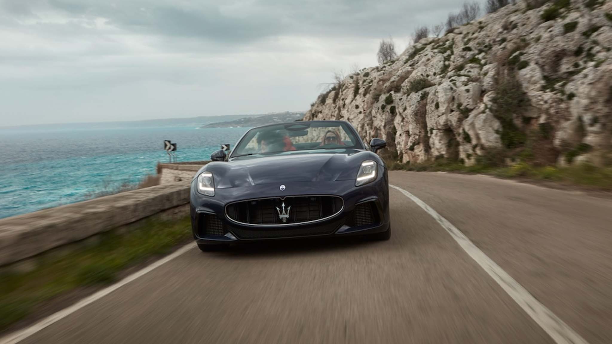 001 2024 maserati grancabrio trofeo in motion