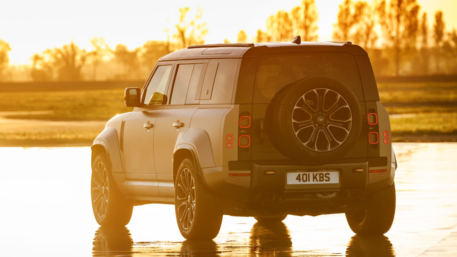 2025 Land Rover Defender 110 OCTA 31