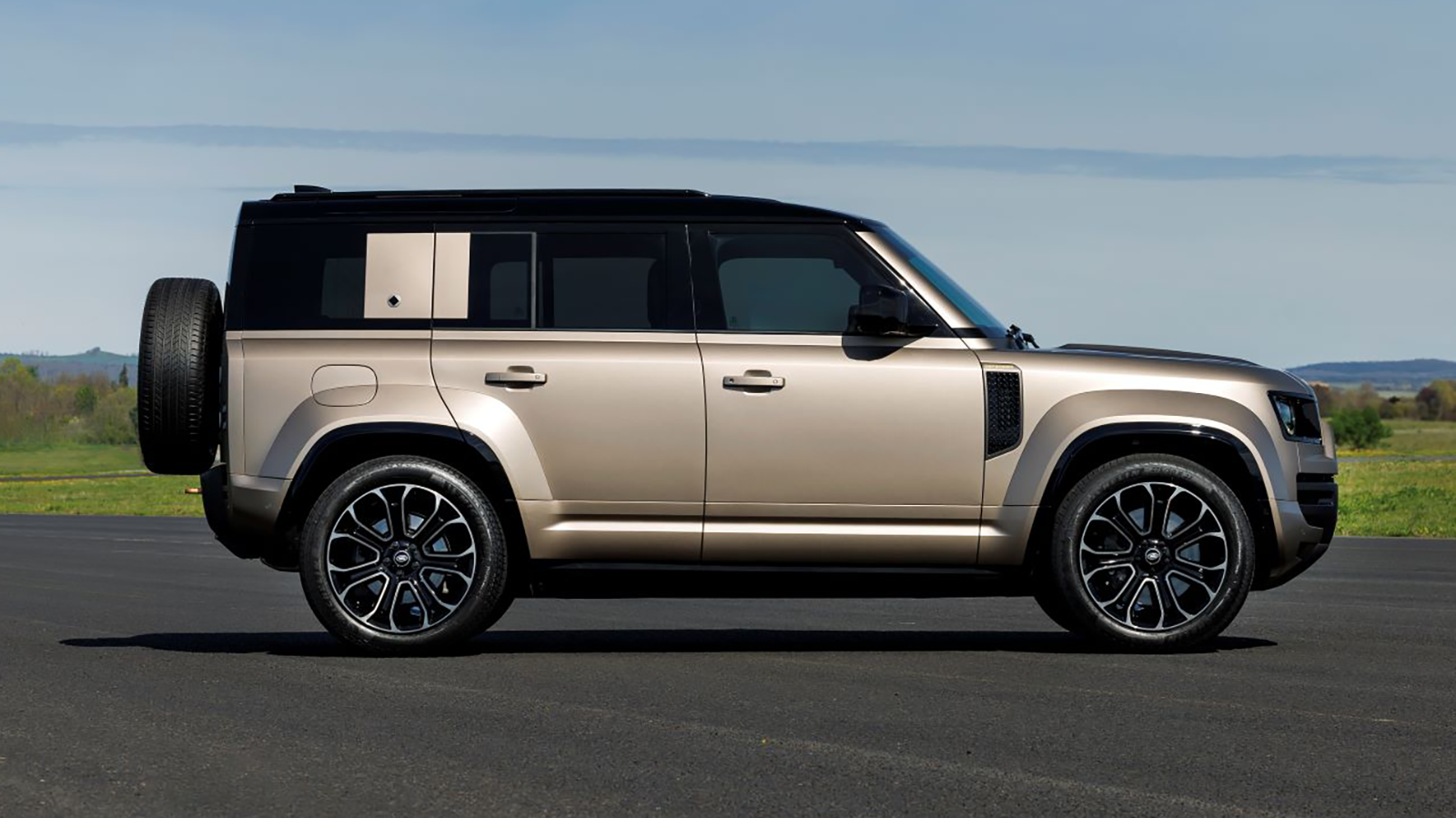 2025 Land Rover Defender 110 OCTA 30