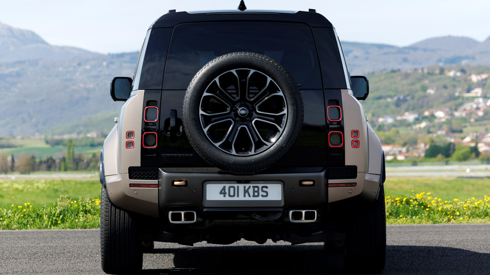 2025 Land Rover Defender 110 OCTA 29