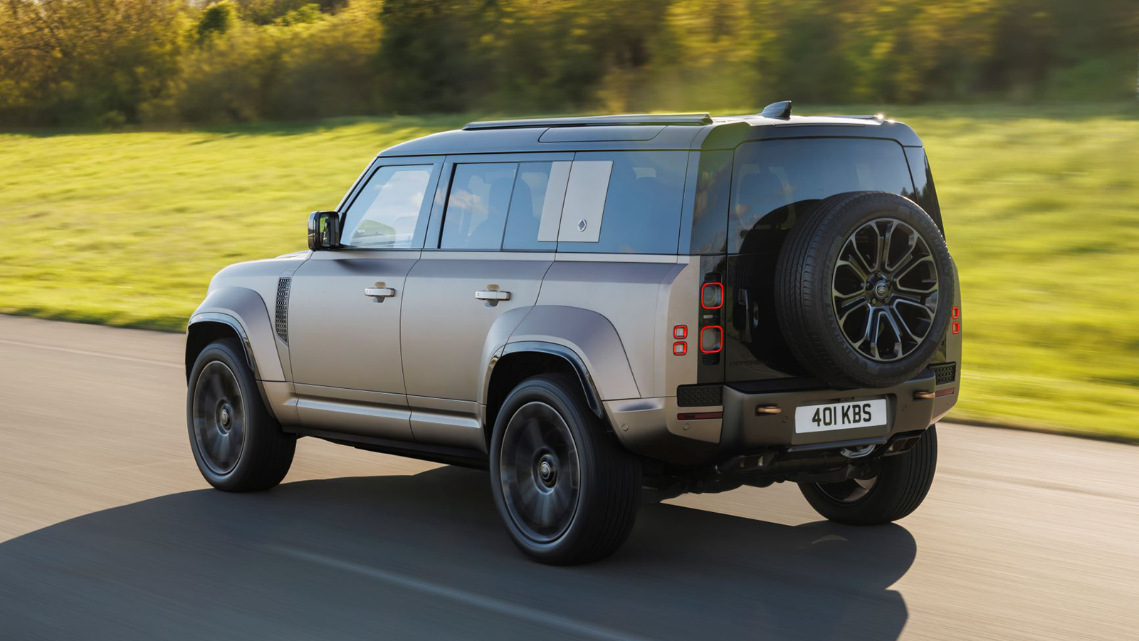 2025 Land Rover Defender 110 OCTA 25