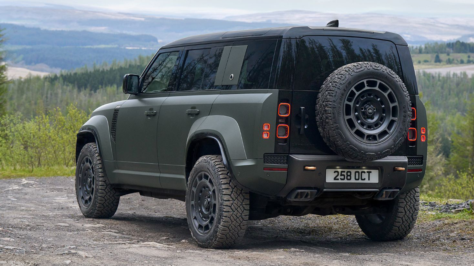 2025 Land Rover Defender 110 OCTA 15