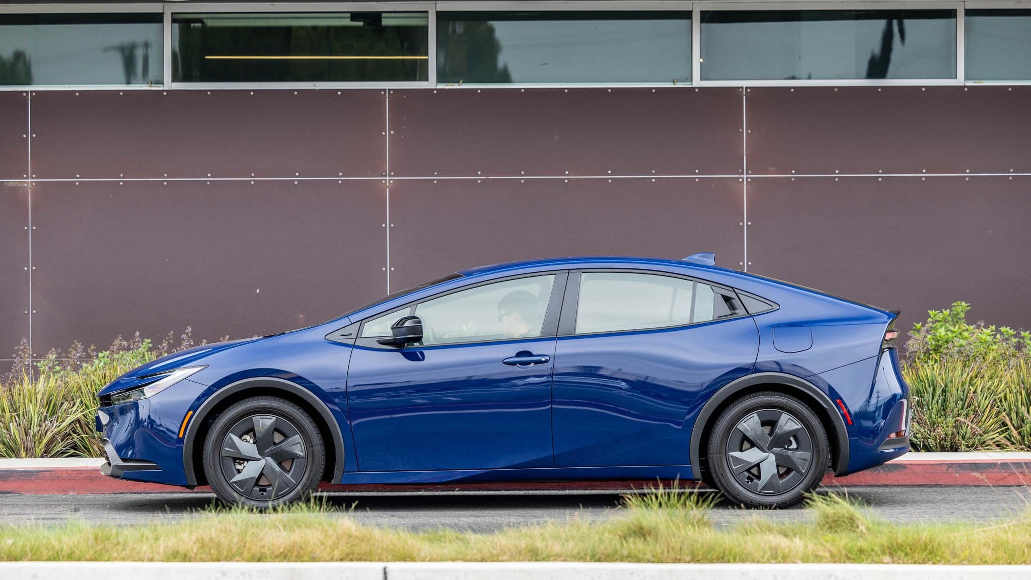 003 2024 Toyota Prius Prime SE side profile