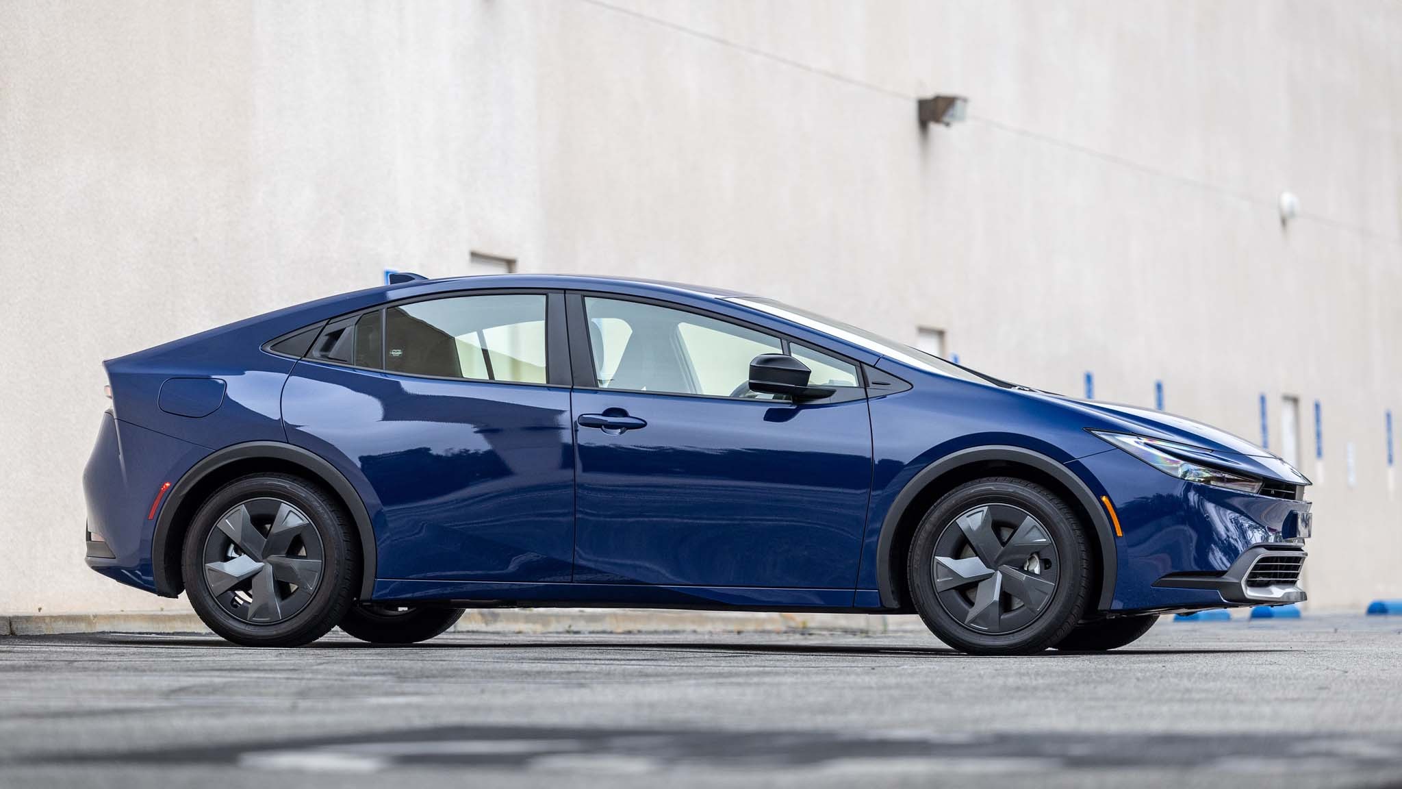 017 2024 Toyota Prius Prime SE